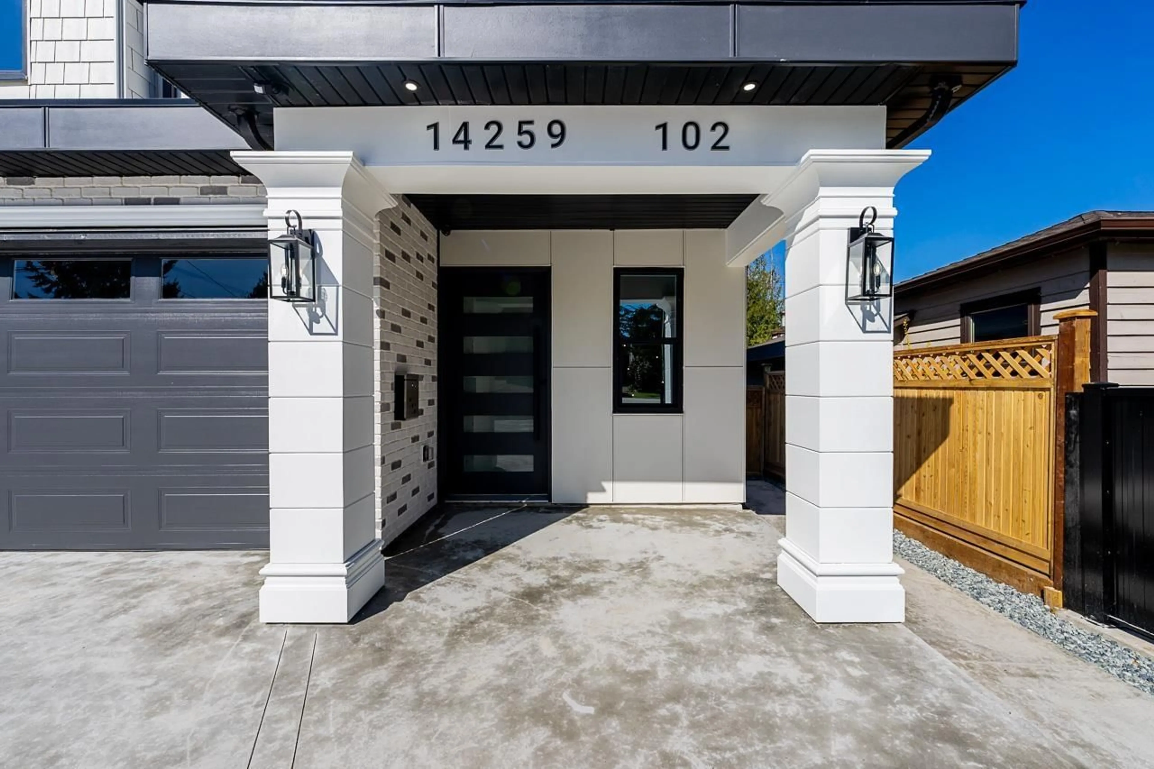 Indoor entryway for 2 - 14259 PARK DRIVE, Surrey British Columbia V3R5P1