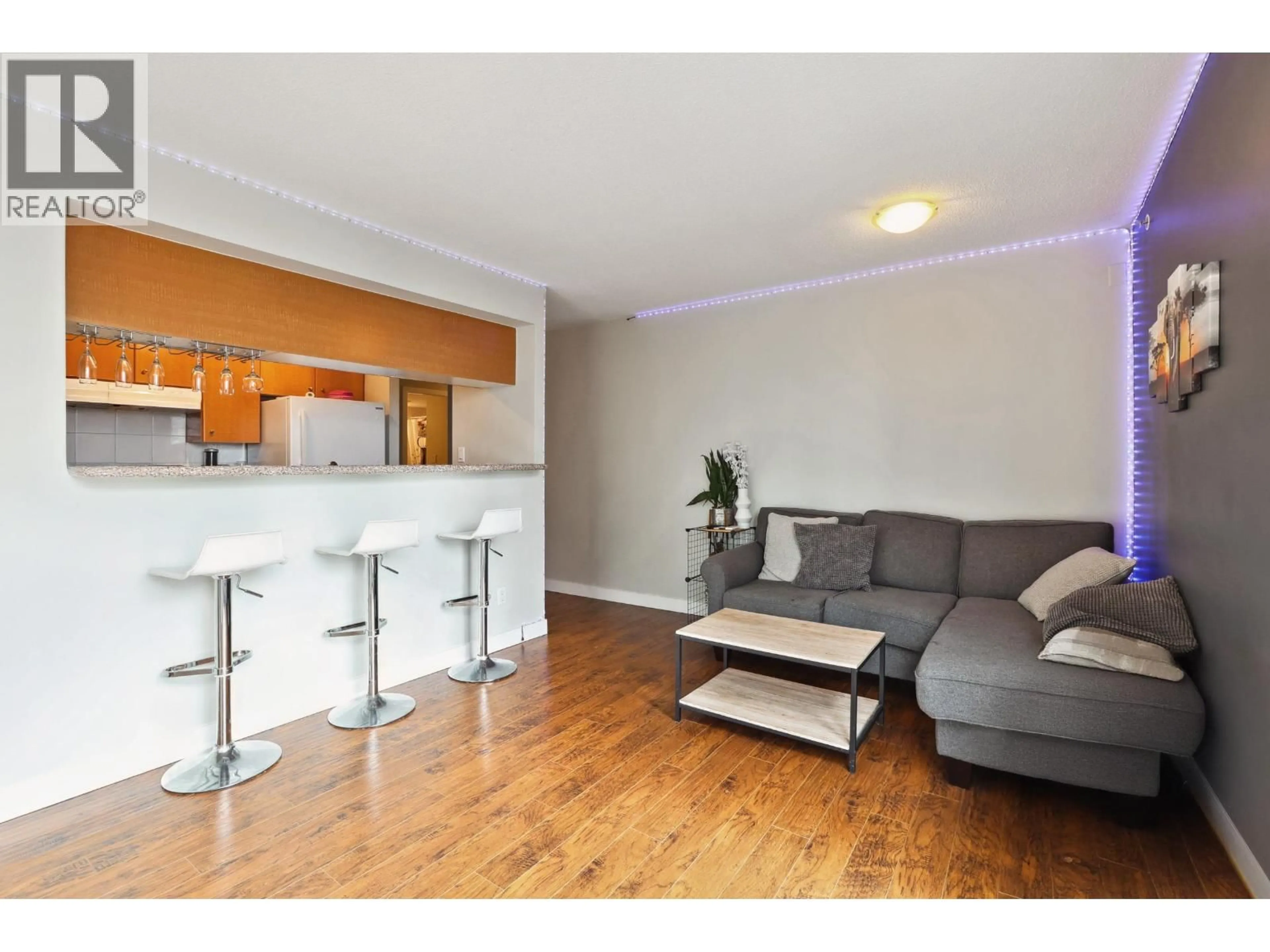 Living room with furniture, wood/laminate floor for 905 - 822 HOMER STREET, Vancouver British Columbia V6B6M3