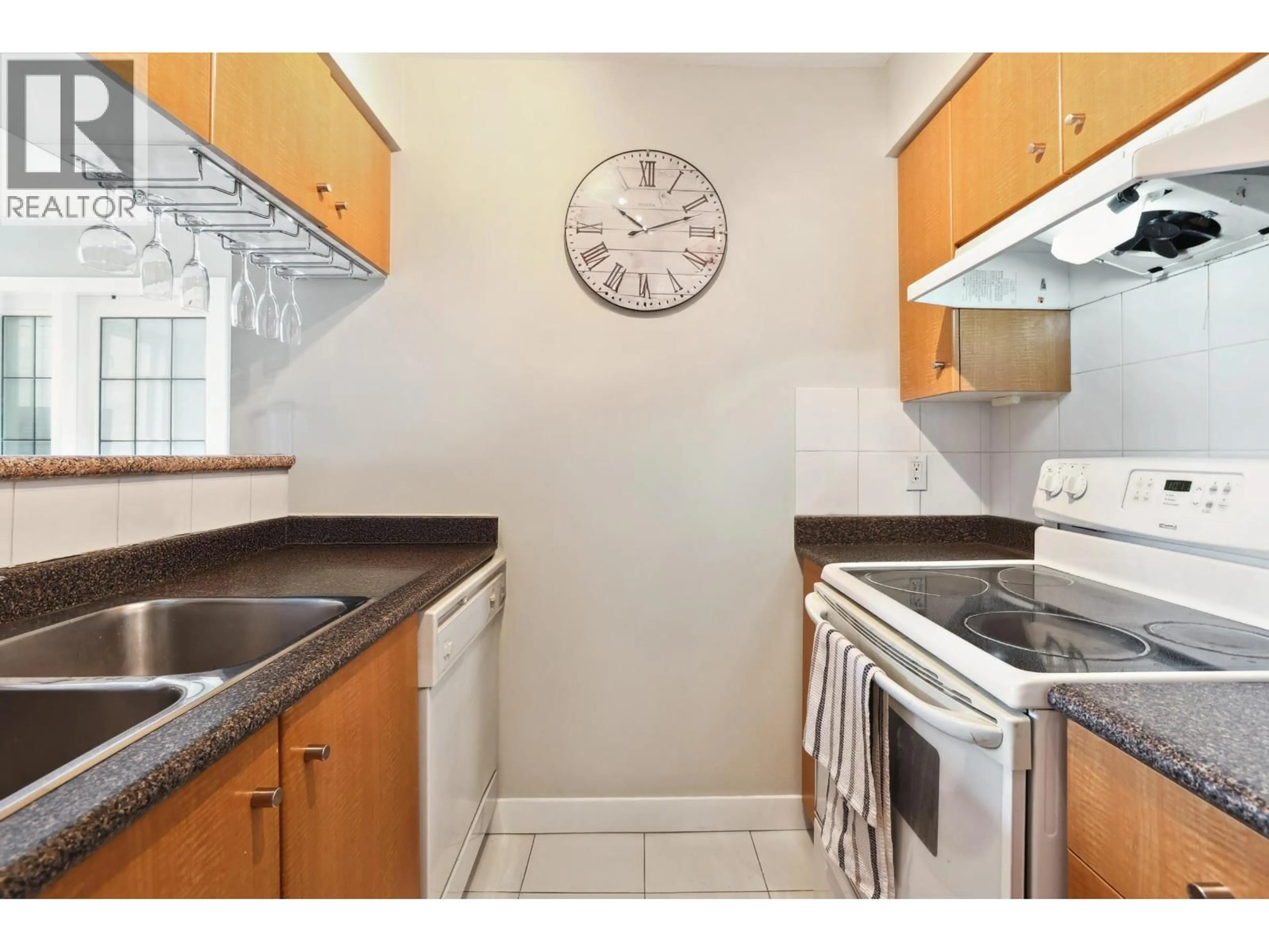 Standard kitchen, unknown for 905 - 822 HOMER STREET, Vancouver British Columbia V6B6M3