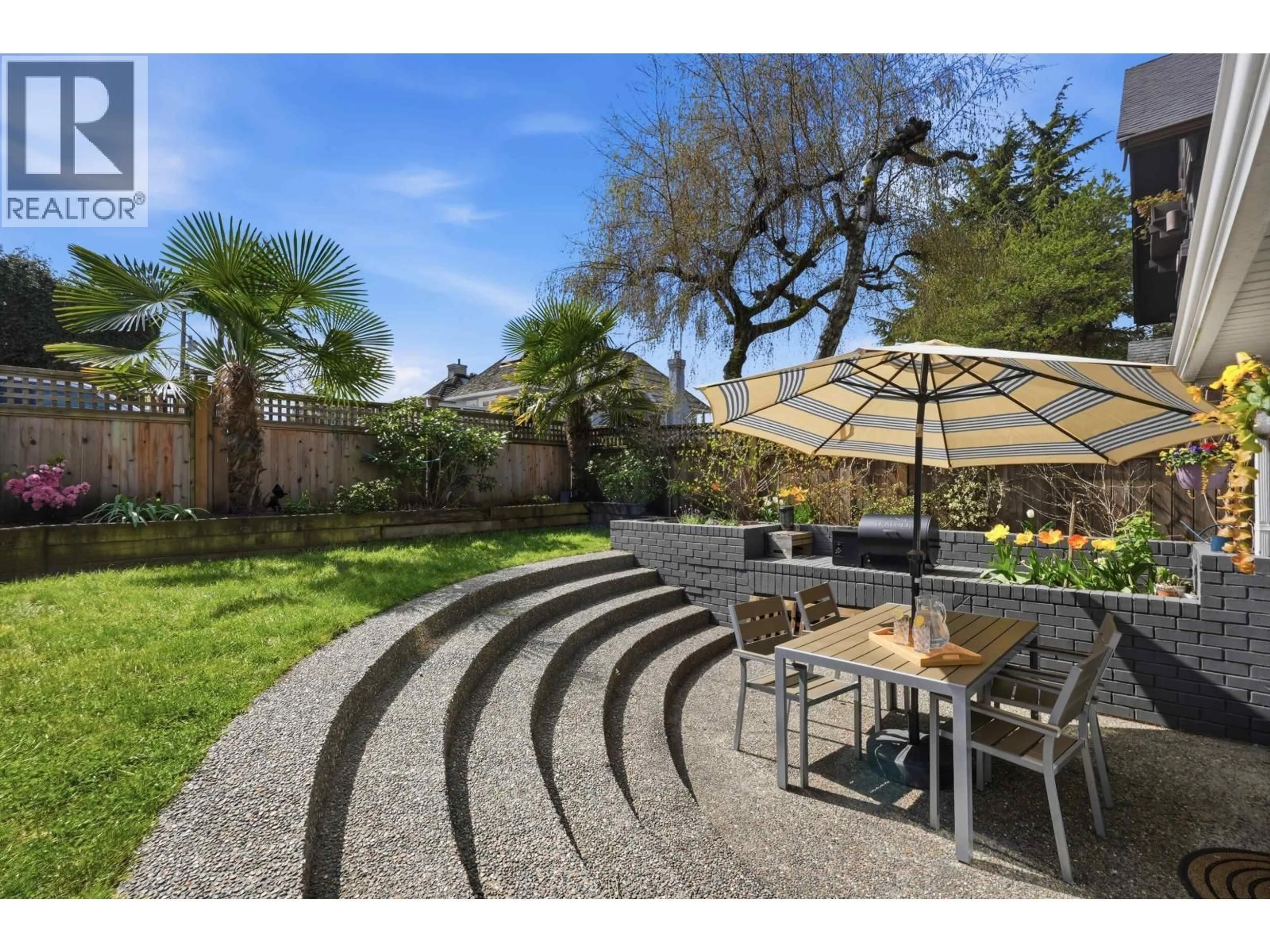 Patio, street for 2015 CREELMAN AVENUE, Vancouver British Columbia V6J1C2