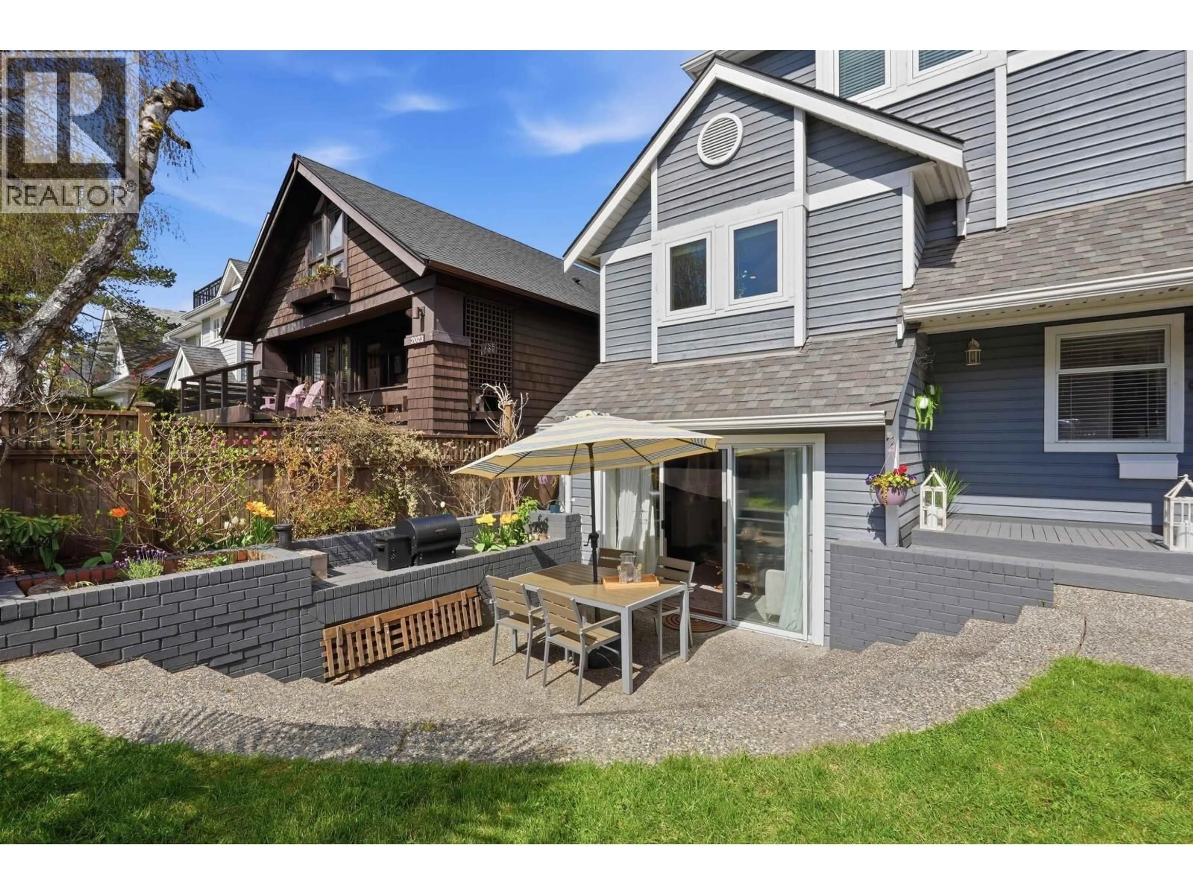 Home with vinyl exterior material, street for 2015 CREELMAN AVENUE, Vancouver British Columbia V6J1C2