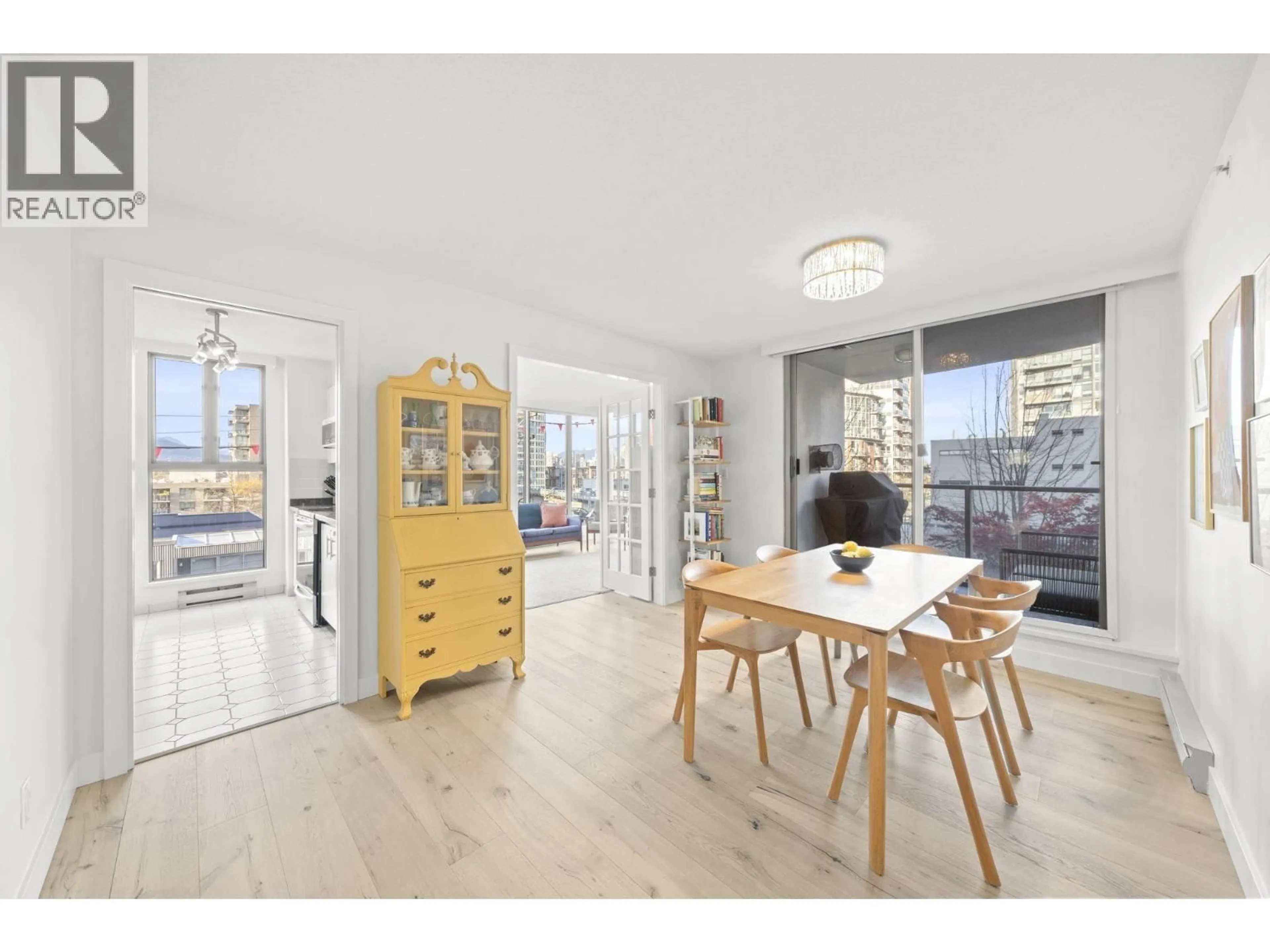 Unknown for 303 - 1633 WEST 8TH AVENUE, Vancouver British Columbia V6J5H7