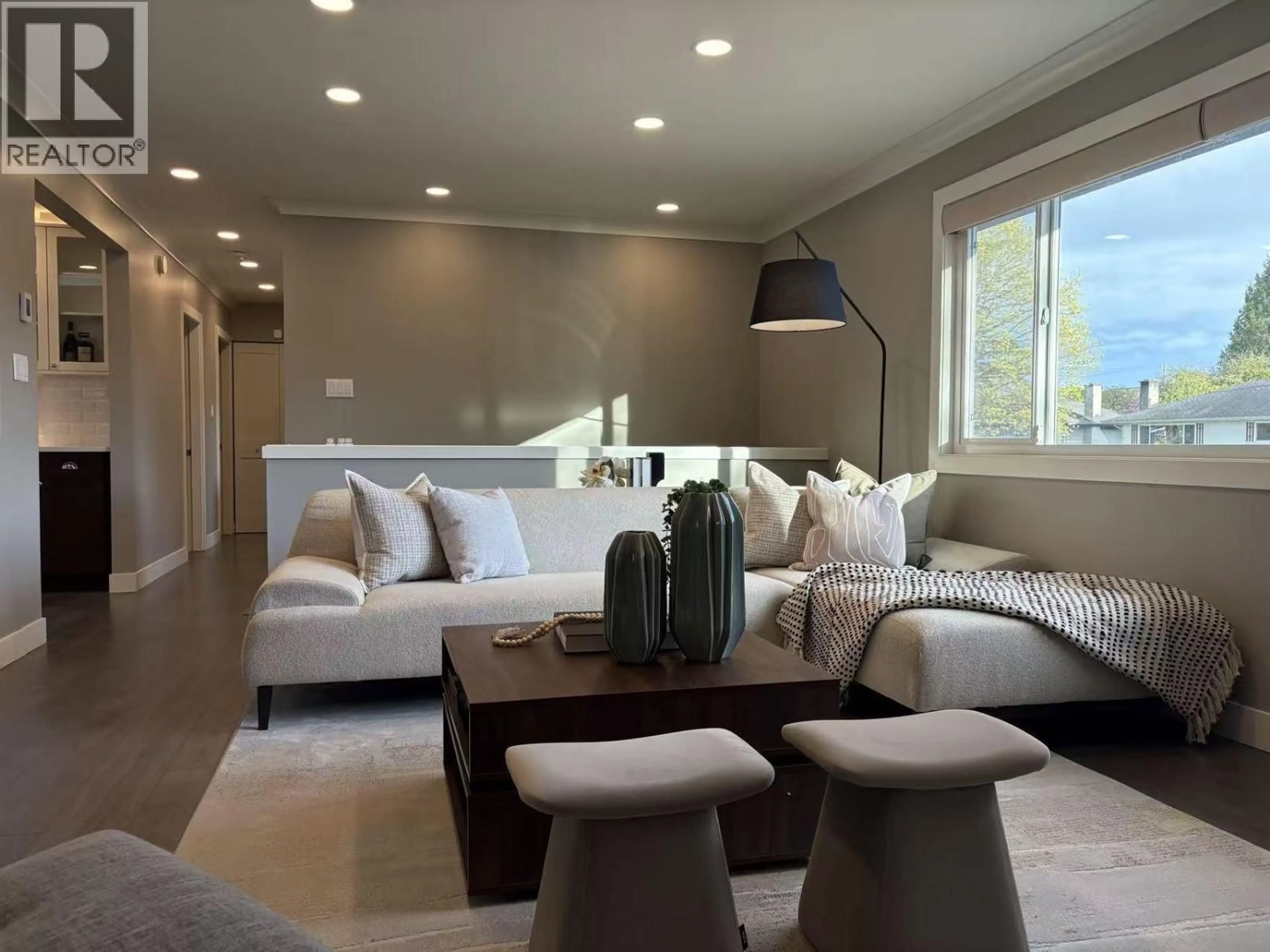 Living room with furniture, unknown for 6500 AZURE ROAD, Richmond British Columbia V7C2R9