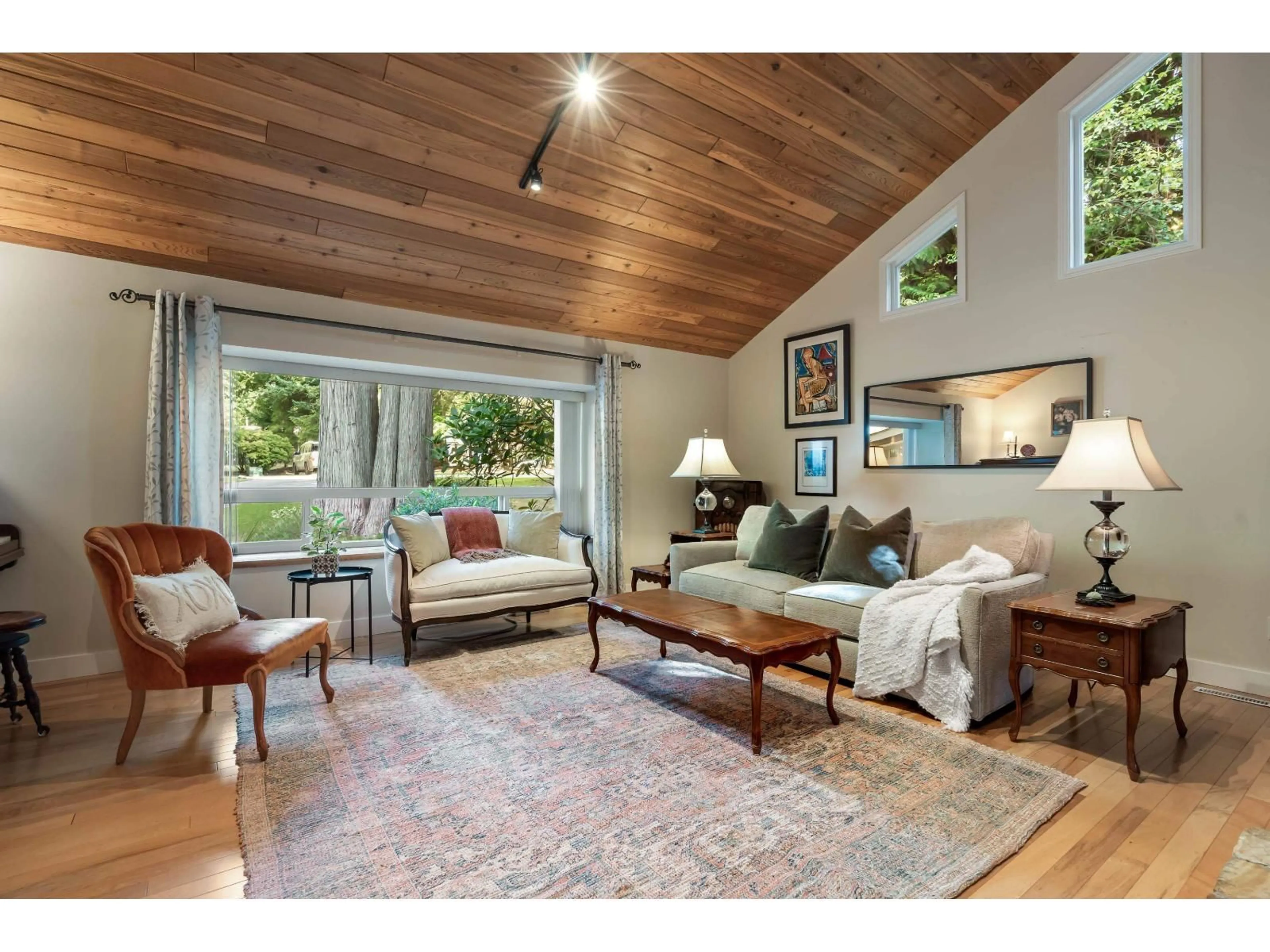 Living room with furniture, wood/laminate floor for 13247 17A AVENUE, Surrey British Columbia V4A6R9