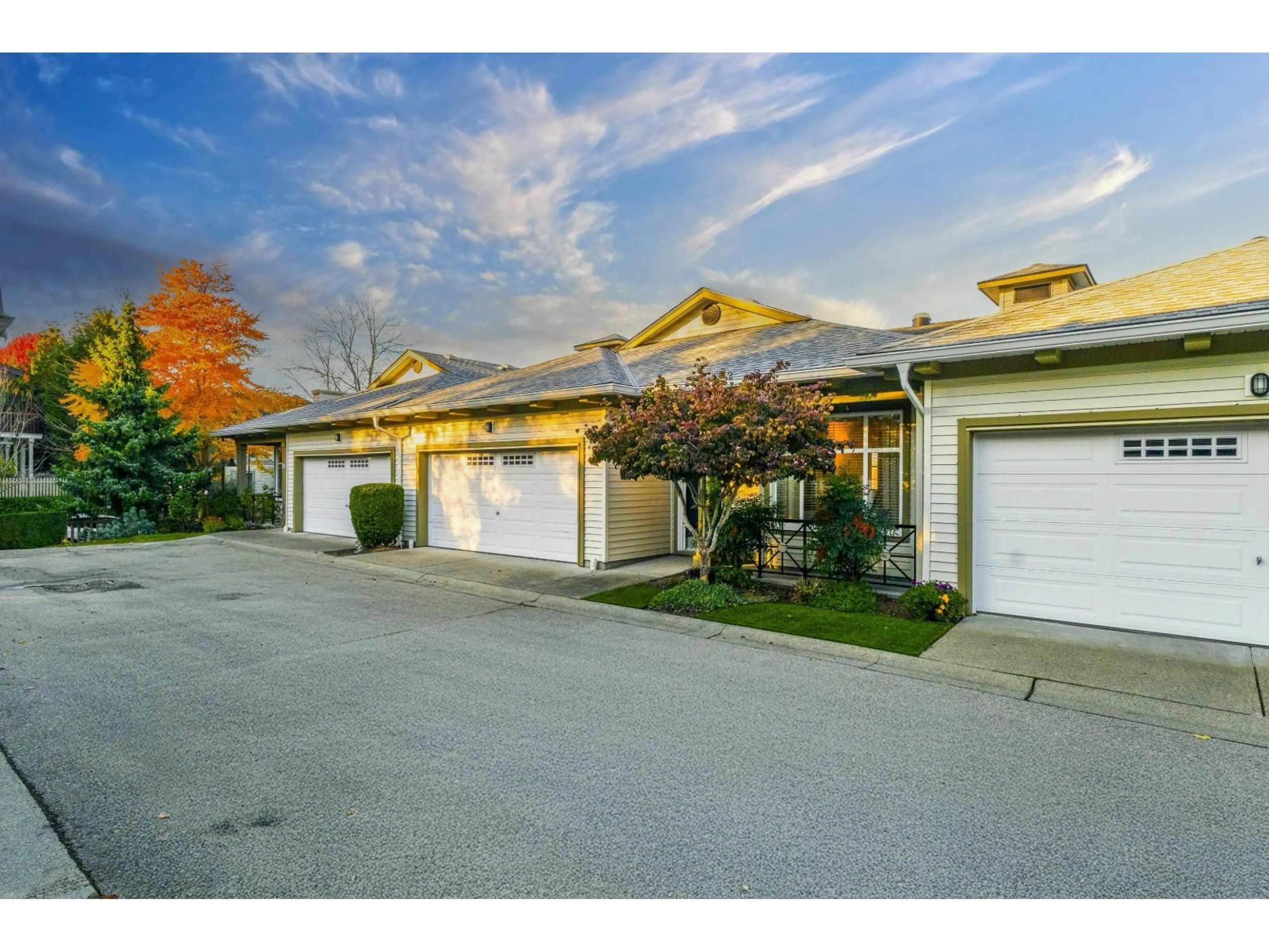 Indoor garage for 35 - 15188 62A AVENUE, Surrey British Columbia V3S1W7