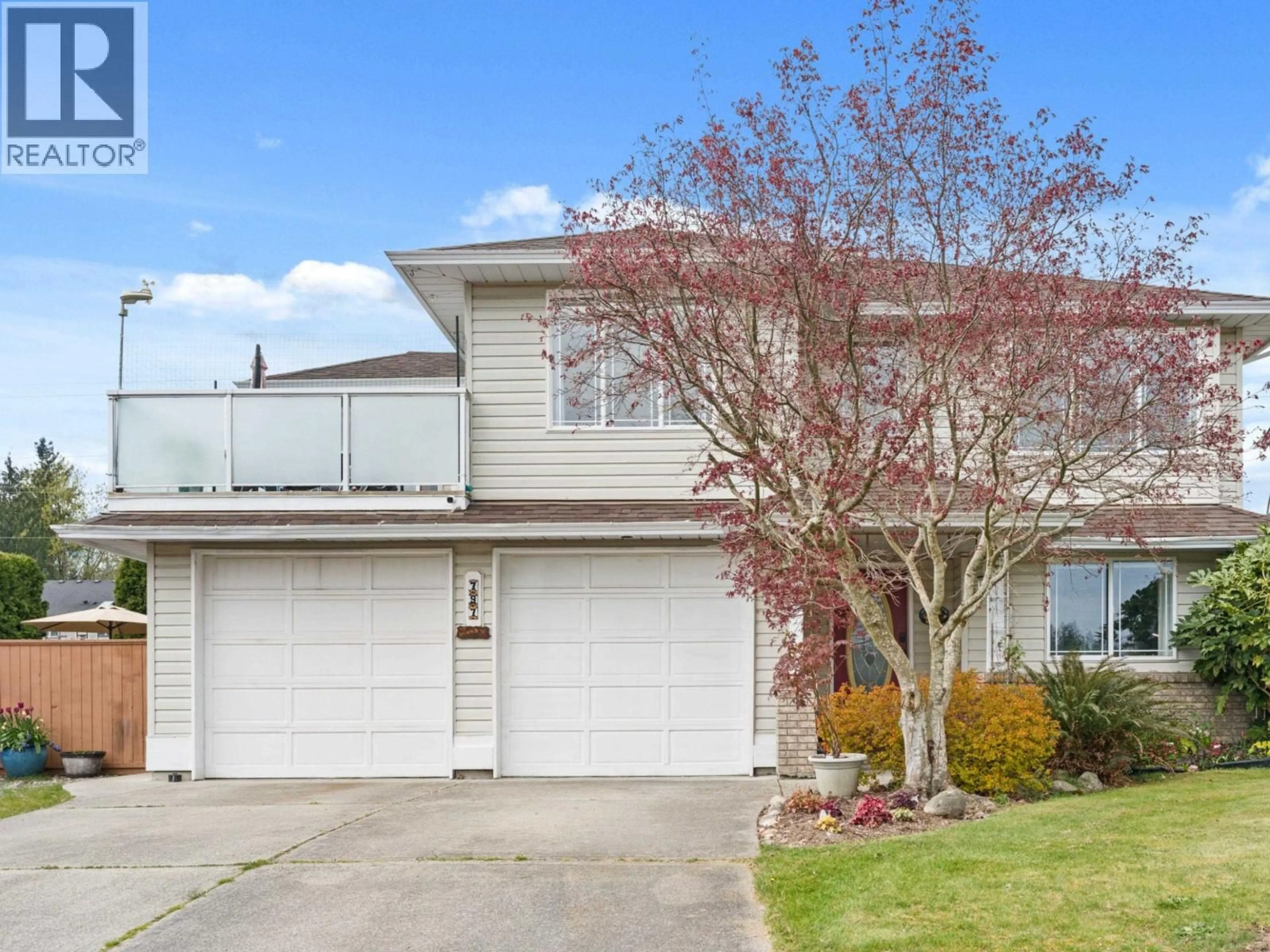 Home with vinyl exterior material, street for 797 CELESTIAL PLACE, Gibsons British Columbia V0N1V9