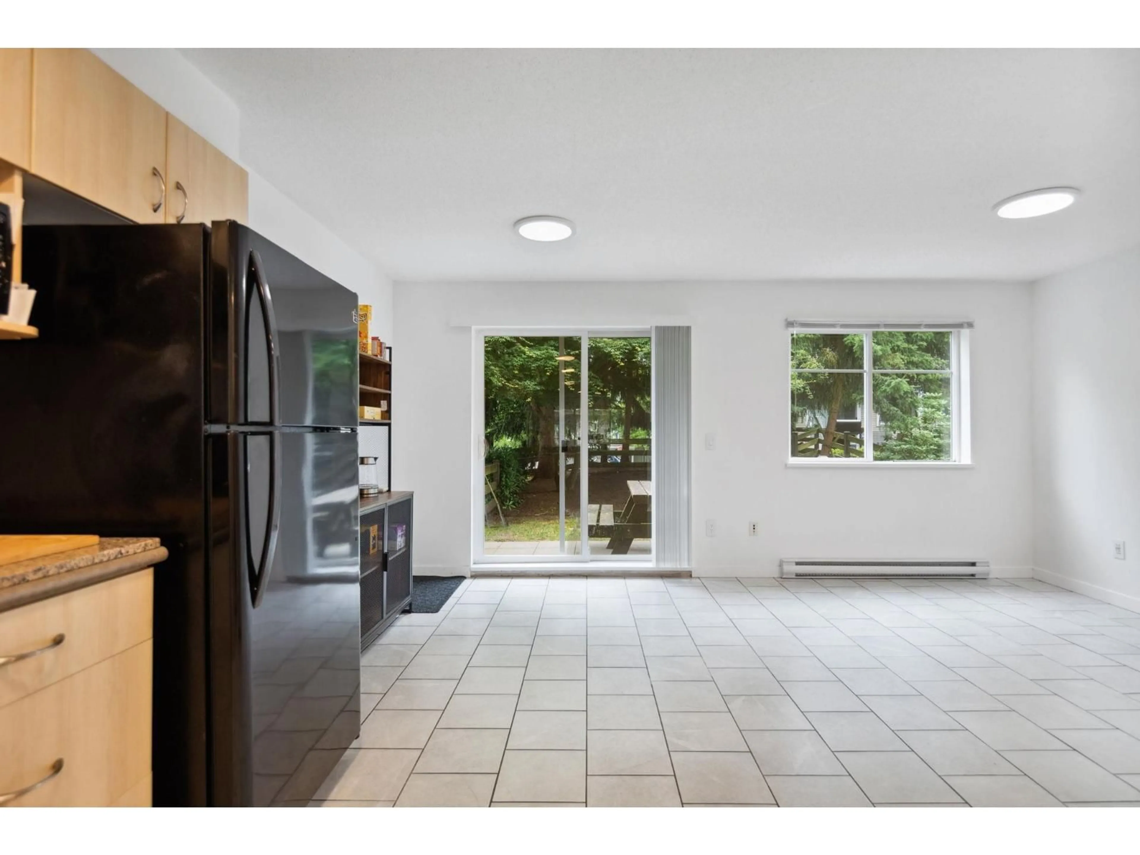 Open concept kitchen, ceramic/tile floor for 26 - 15871 85 AVENUE, Surrey British Columbia V4N0Y9