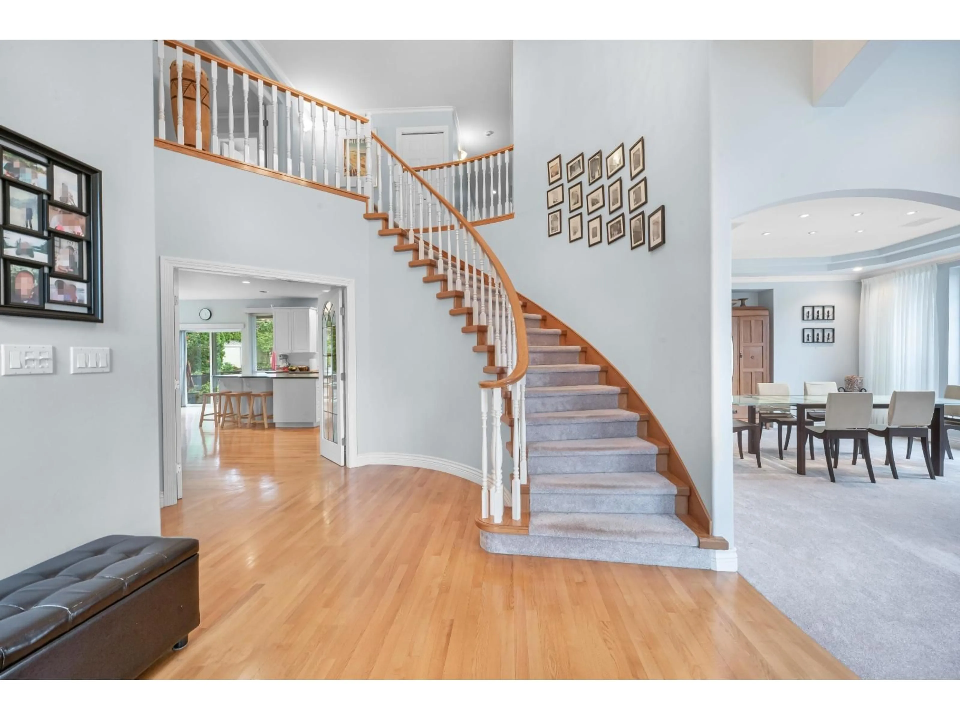 Indoor foyer for 2333 133A STREET, Surrey British Columbia V4A9S9