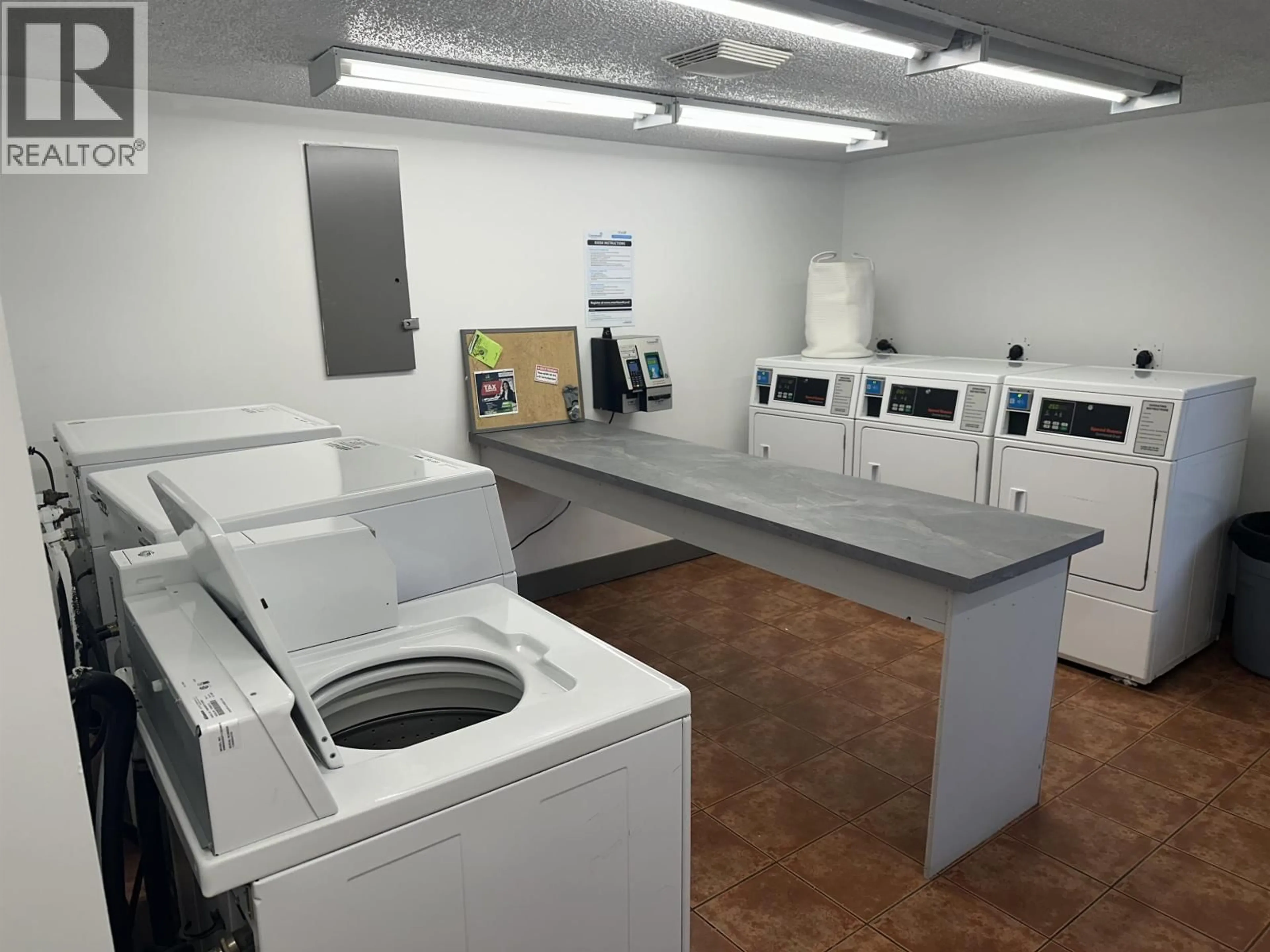 Kitchen with laundary machines, unknown for 304 - 365 GINGER DRIVE, New Westminster British Columbia V3L5L5