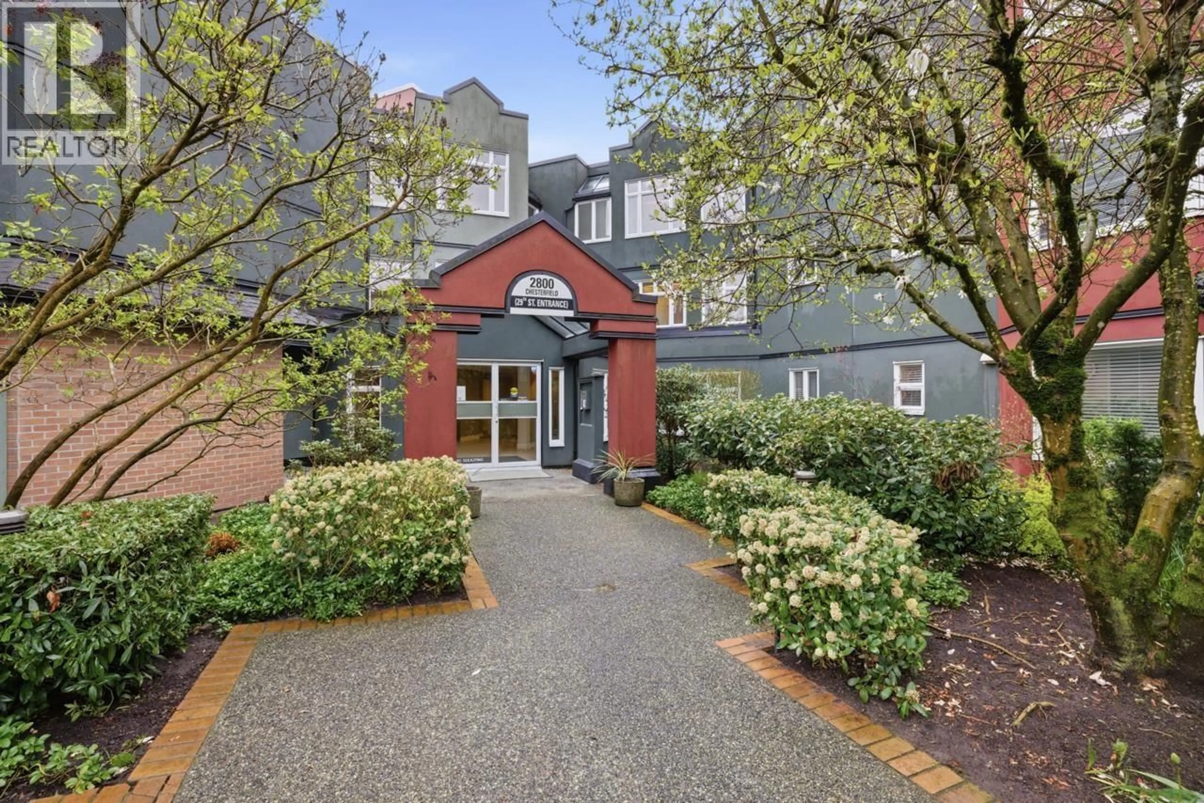 Indoor foyer for 415 - 121 29TH STREET, North Vancouver British Columbia V7N4L9