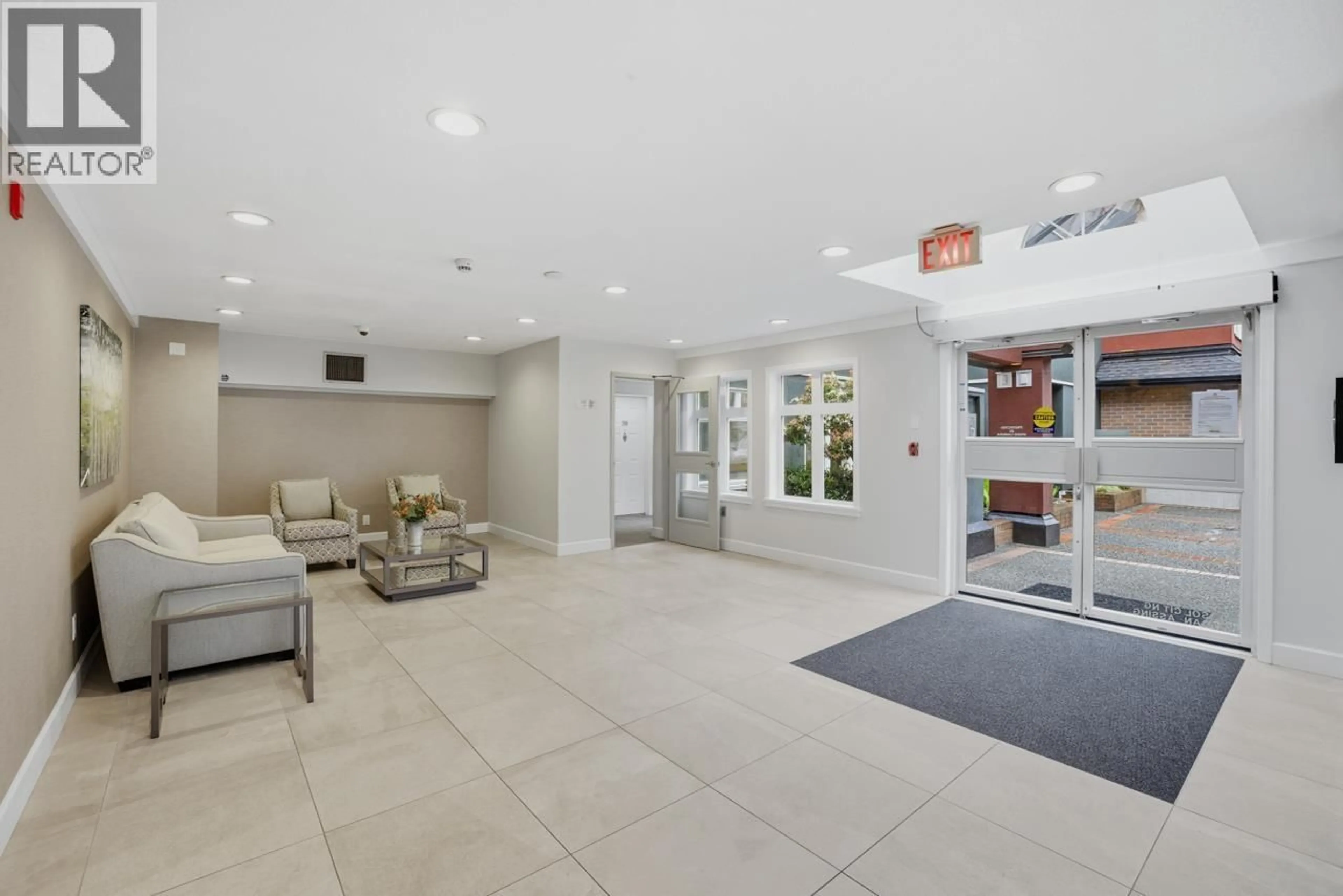 Lobby for 415 - 121 29TH STREET, North Vancouver British Columbia V7N4L9