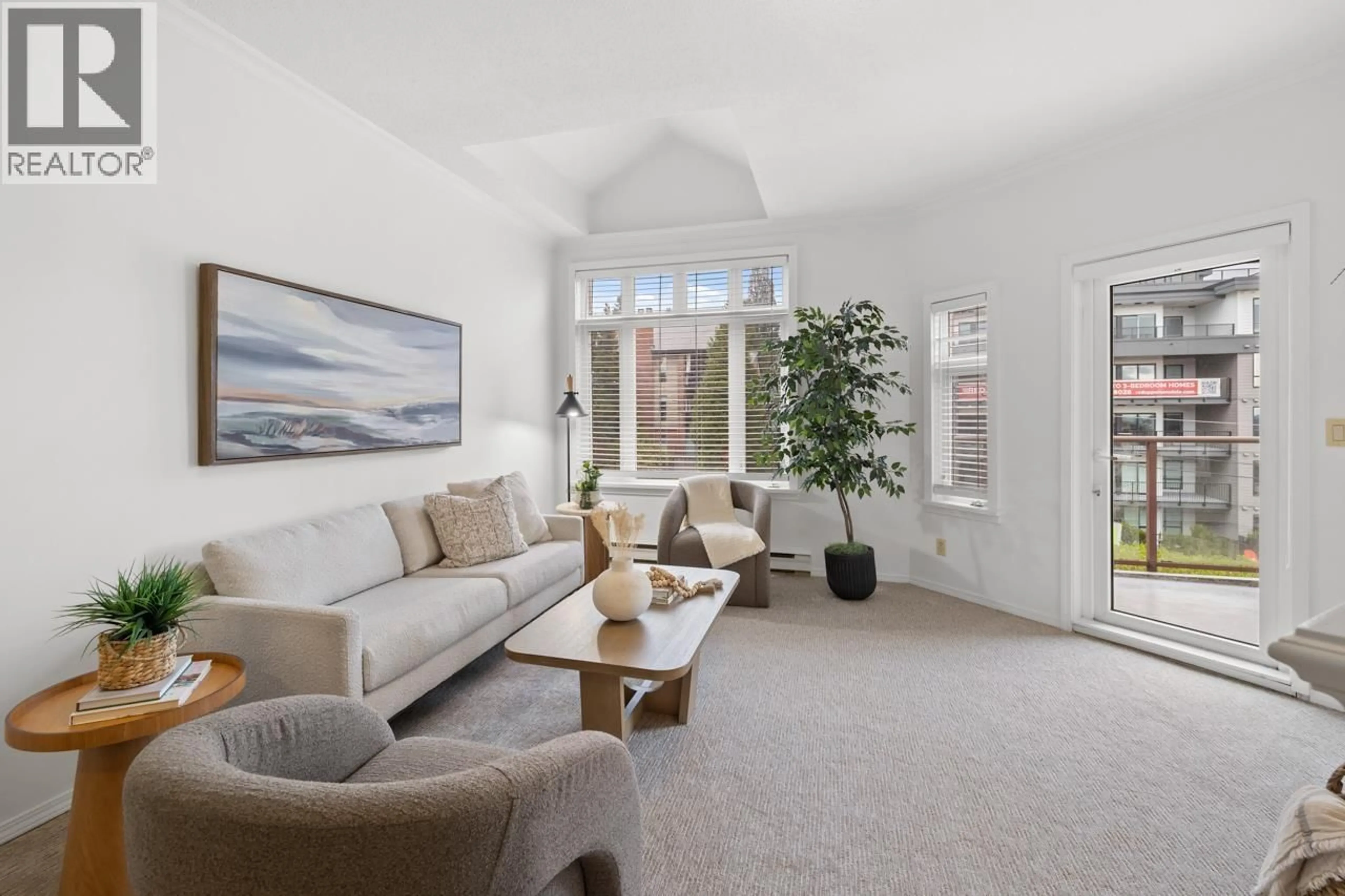 Living room with furniture, unknown for 415 - 121 29TH STREET, North Vancouver British Columbia V7N4L9