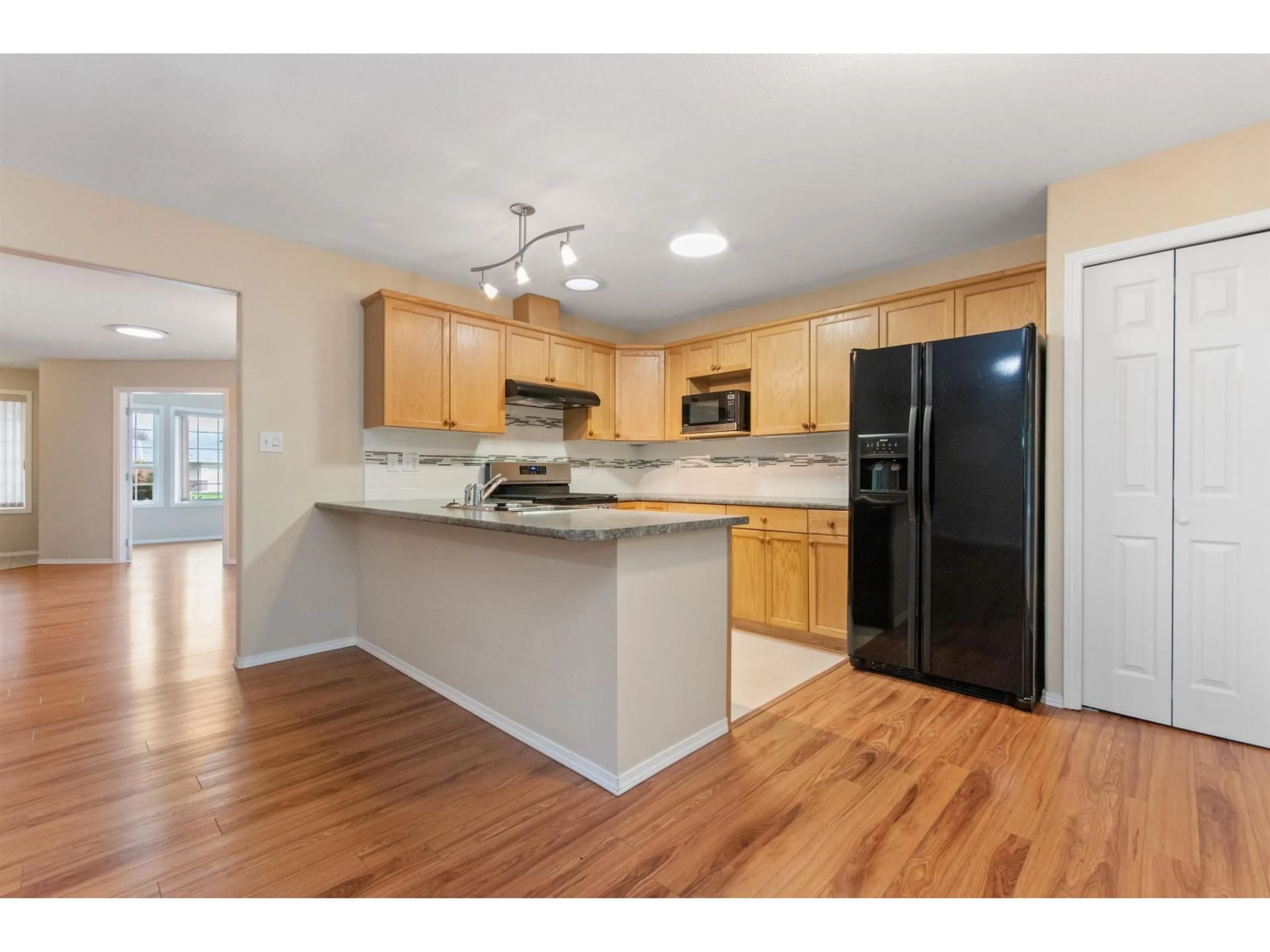 Open concept kitchen, wood/laminate floor for 30 - 7292 ELM ROAD, Agassiz British Columbia V0M1A2