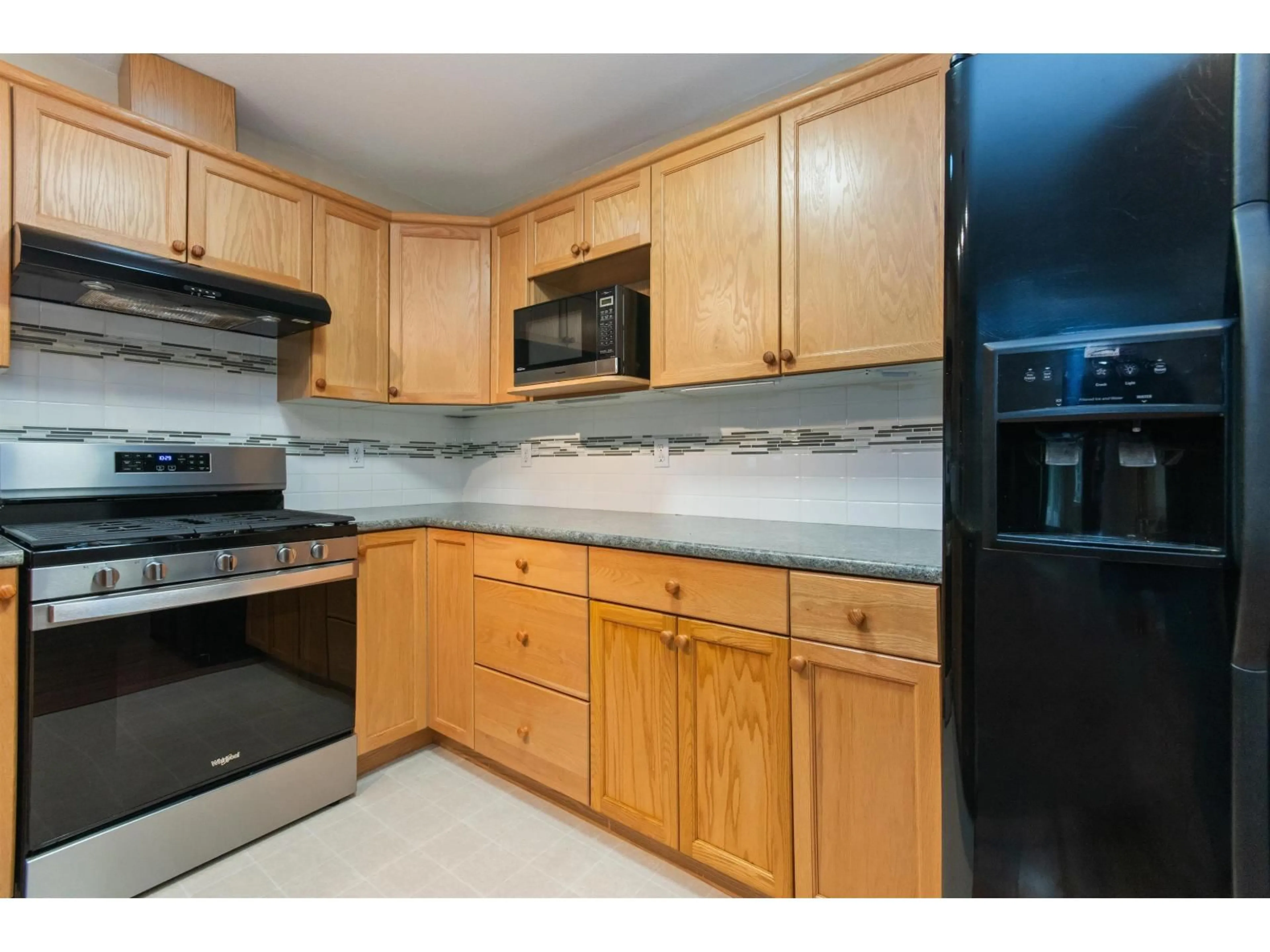 Standard kitchen, unknown for 30 - 7292 ELM ROAD, Agassiz British Columbia V0M1A2