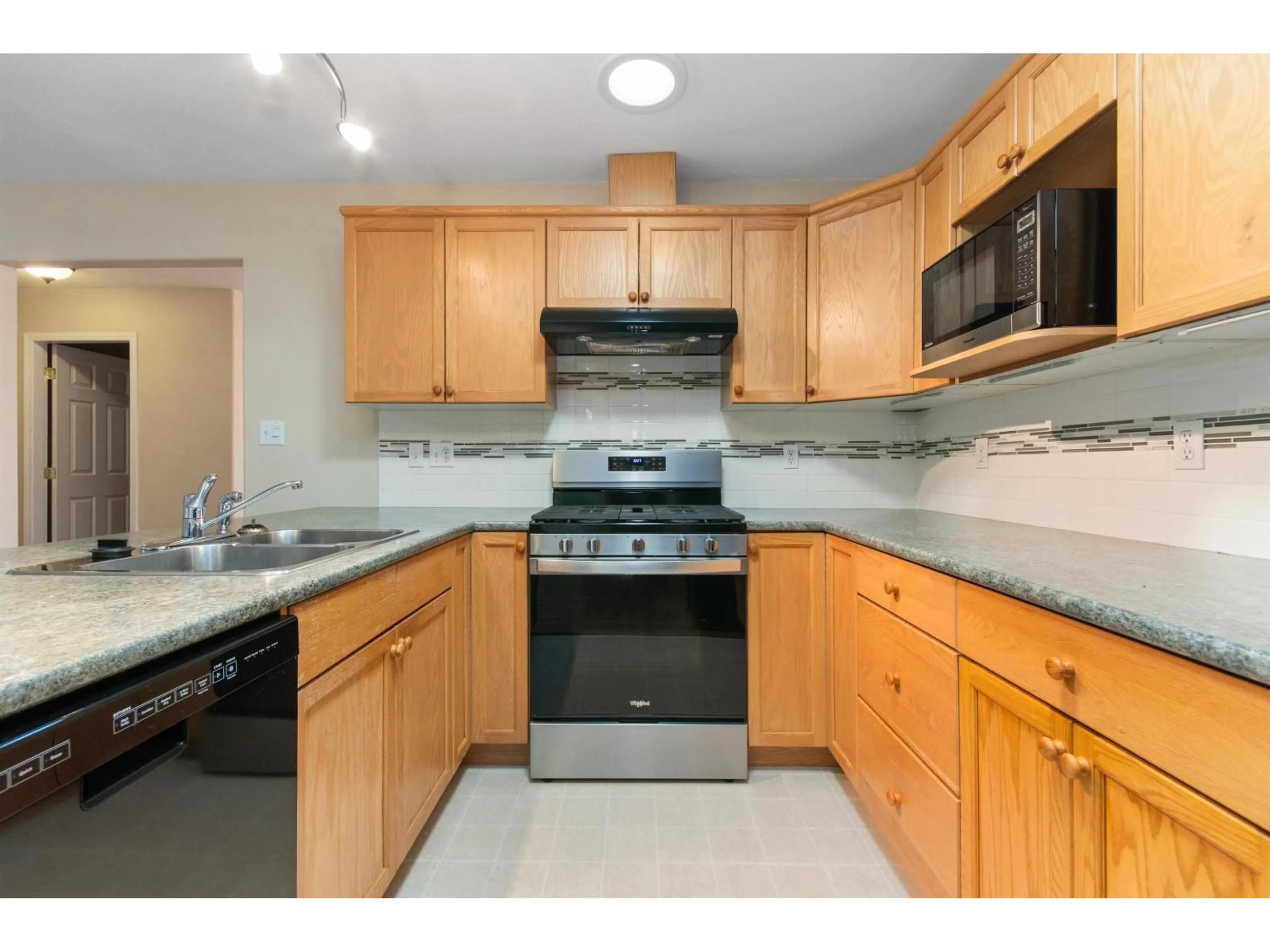 Standard kitchen, unknown for 30 - 7292 ELM ROAD, Agassiz British Columbia V0M1A2