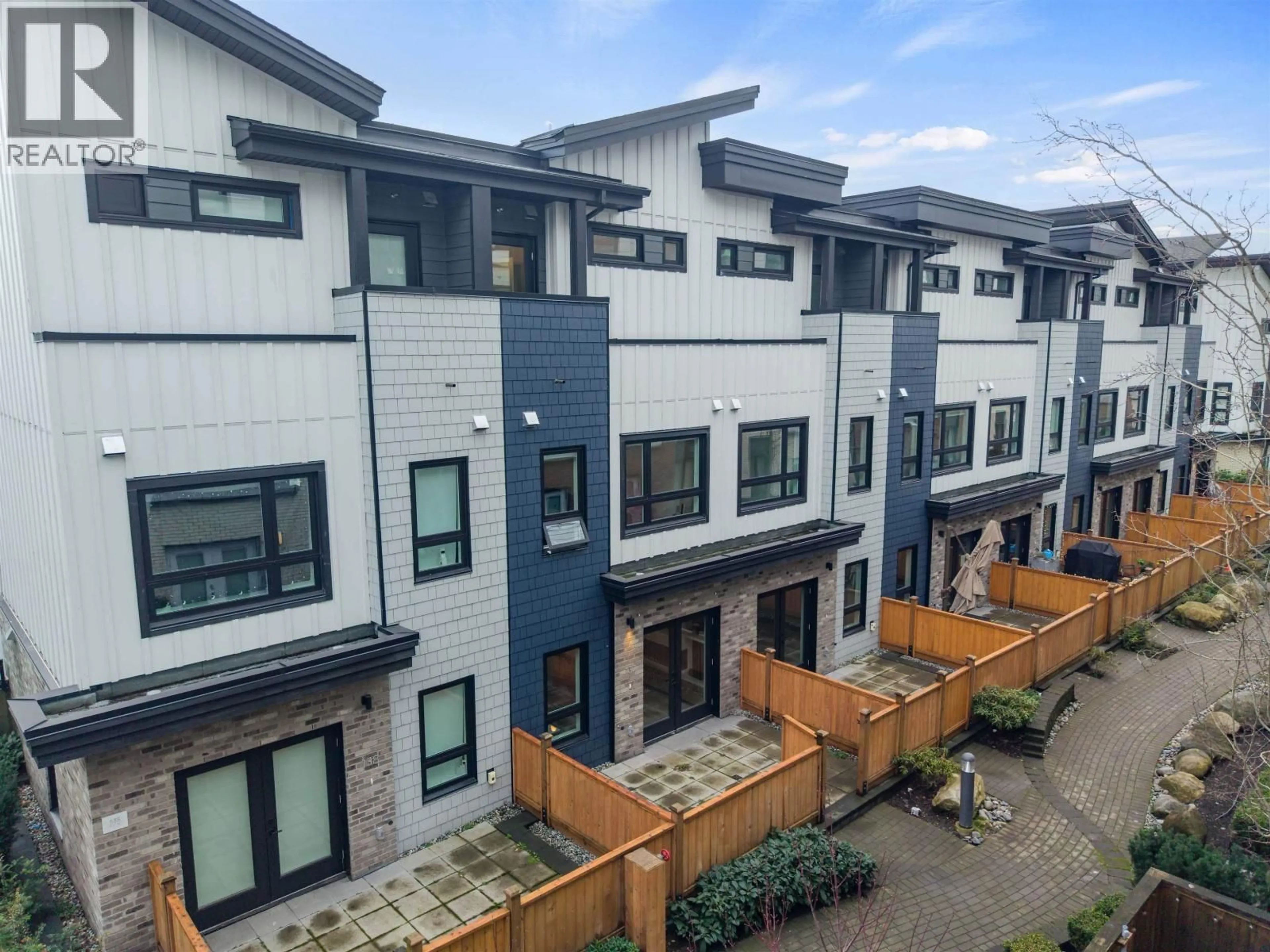 A pic from outside/outdoor area/front of a property/back of a property/a pic from drone, street for 137 - 535 2ND STREET, North Vancouver British Columbia V7L1E1