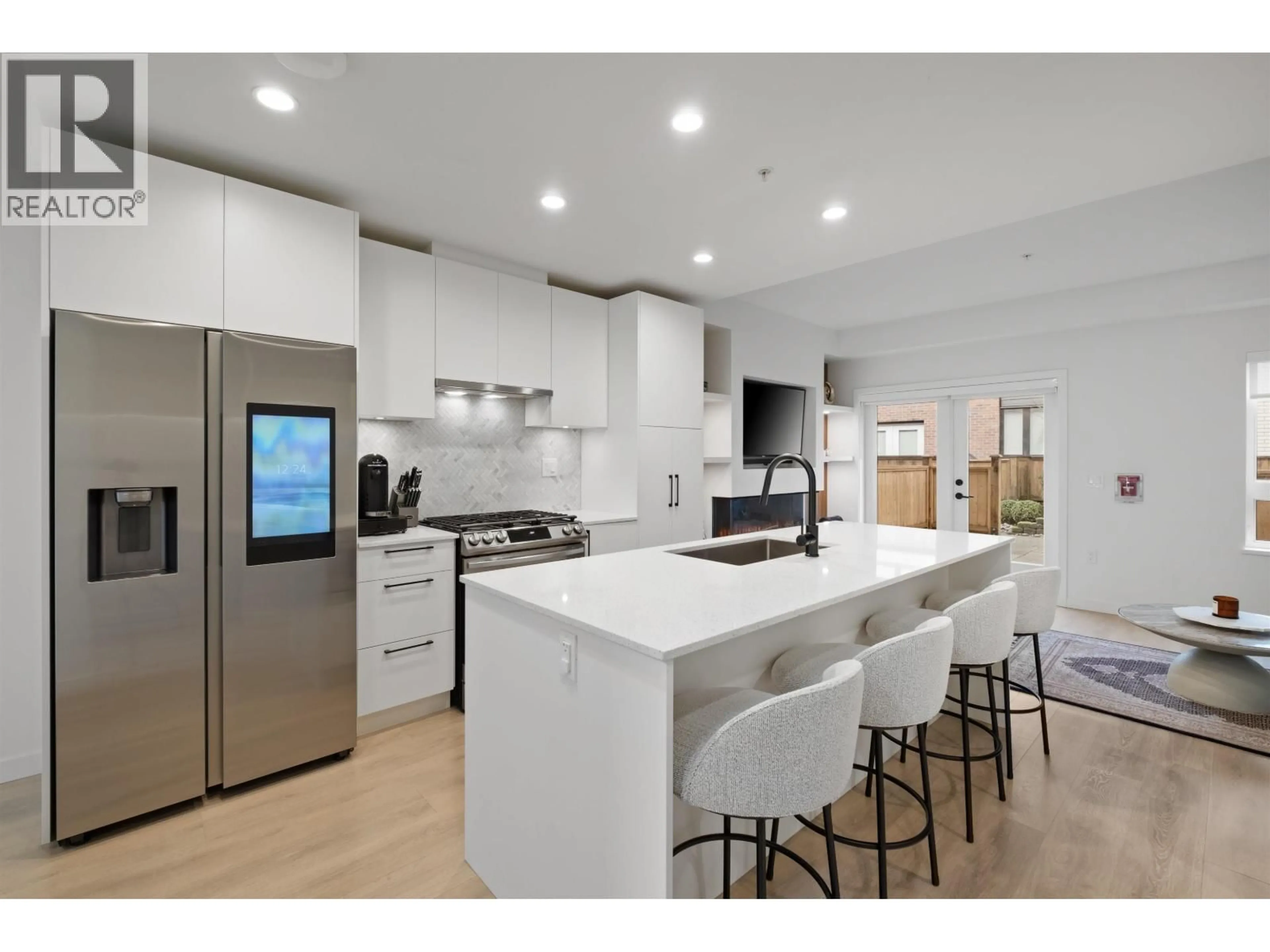 Open concept kitchen, ceramic/tile floor for 137 - 535 2ND STREET, North Vancouver British Columbia V7L1E1