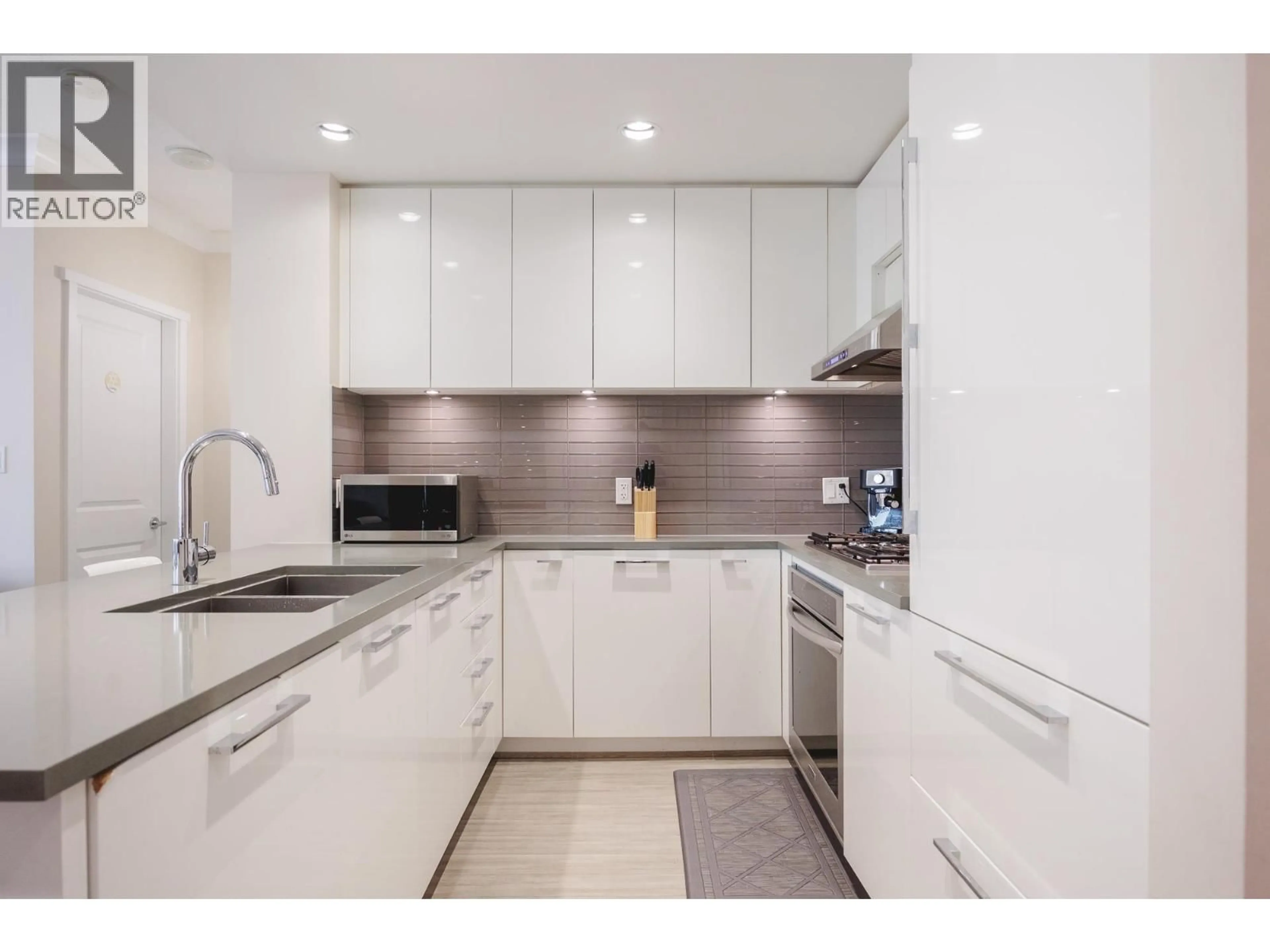 Contemporary kitchen, ceramic/tile floor for 2205 - 3102 WINDSOR GATE, Coquitlam British Columbia V3B0J3