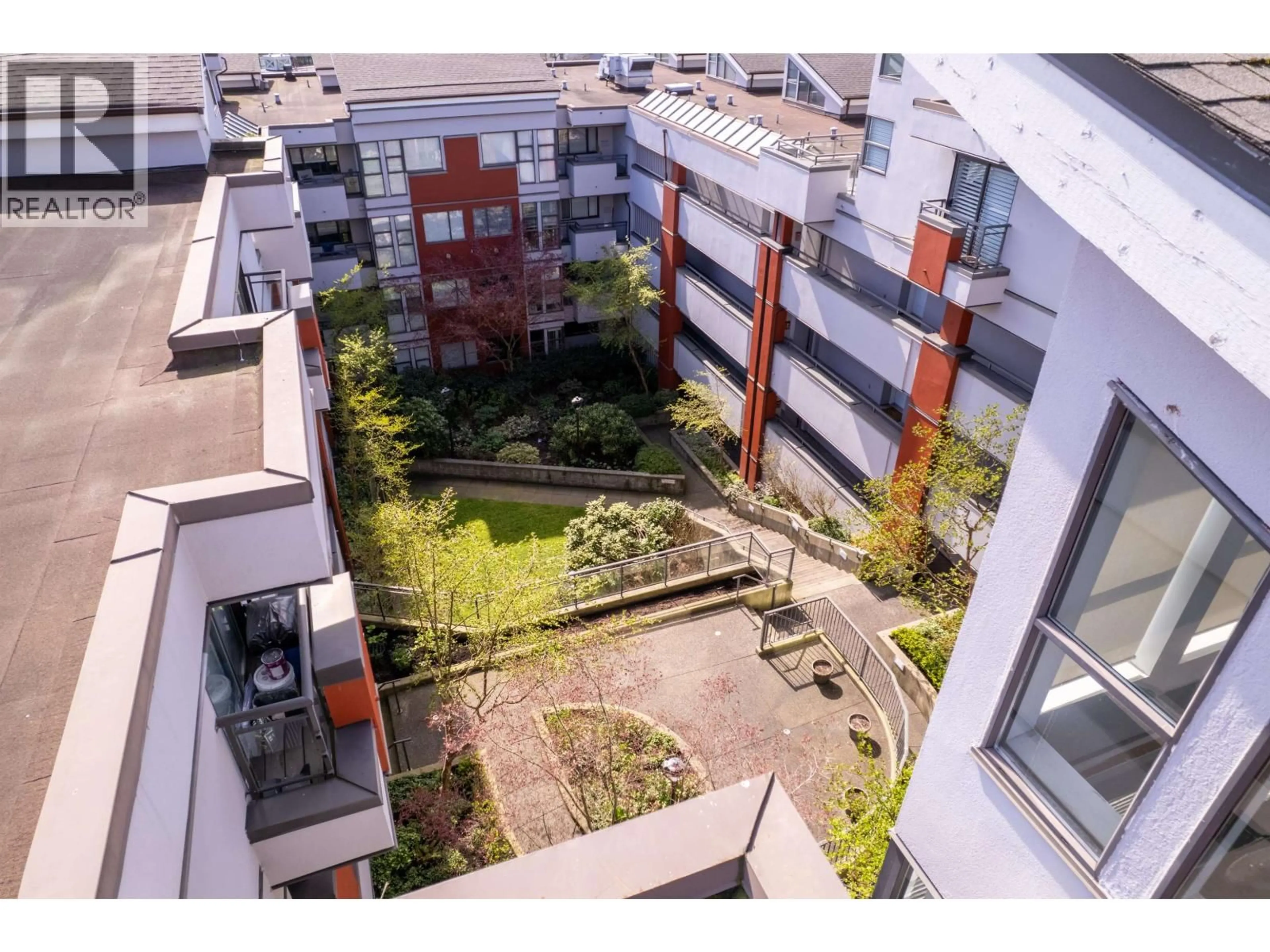 A pic from outside/outdoor area/front of a property/back of a property/a pic from drone, city buildings view from balcony for 203 - 305 LONSDALE AVENUE, North Vancouver British Columbia V7M2G3