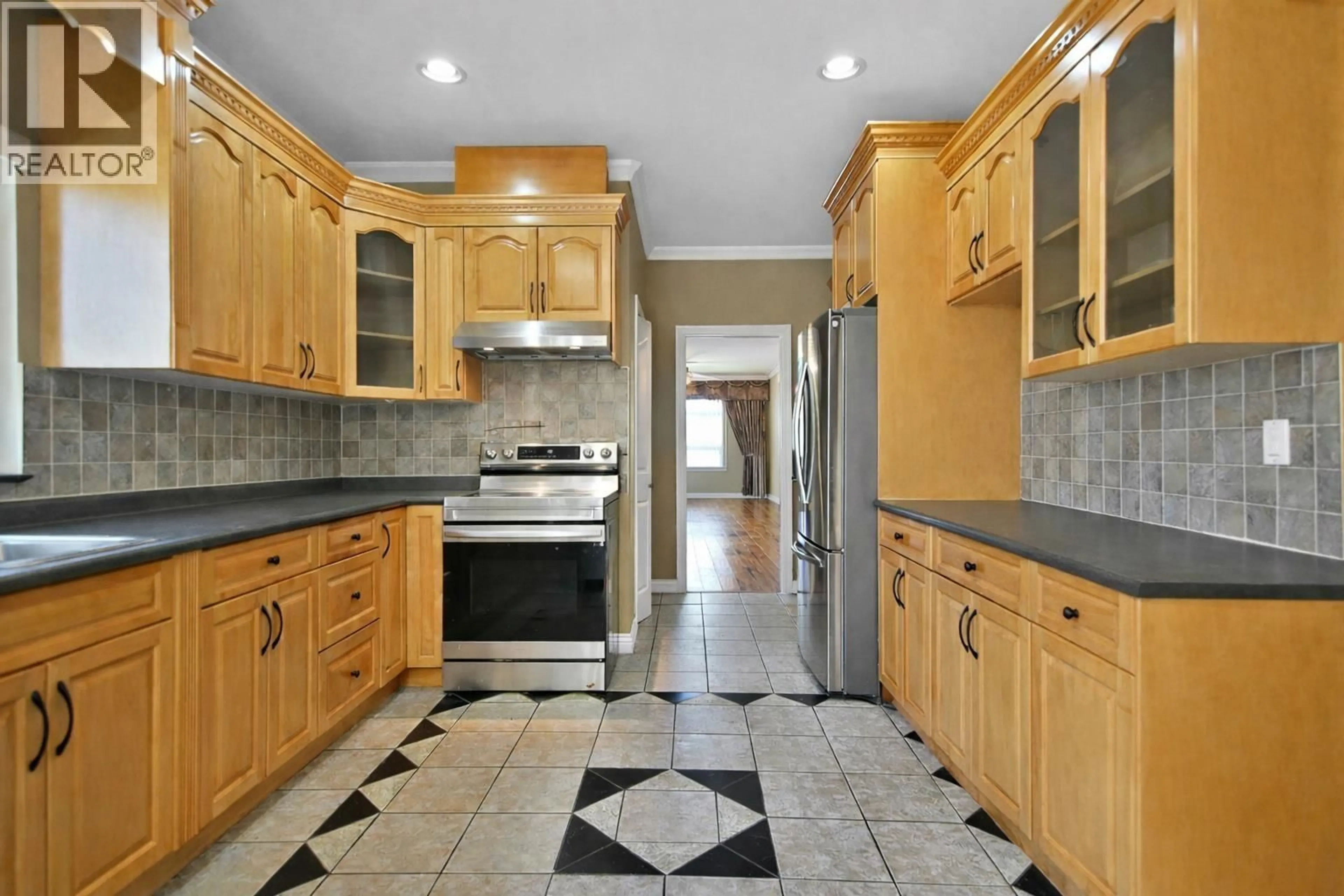 Standard kitchen, ceramic/tile floor for 21008 BARKER AVENUE, Maple Ridge British Columbia V2X8R6