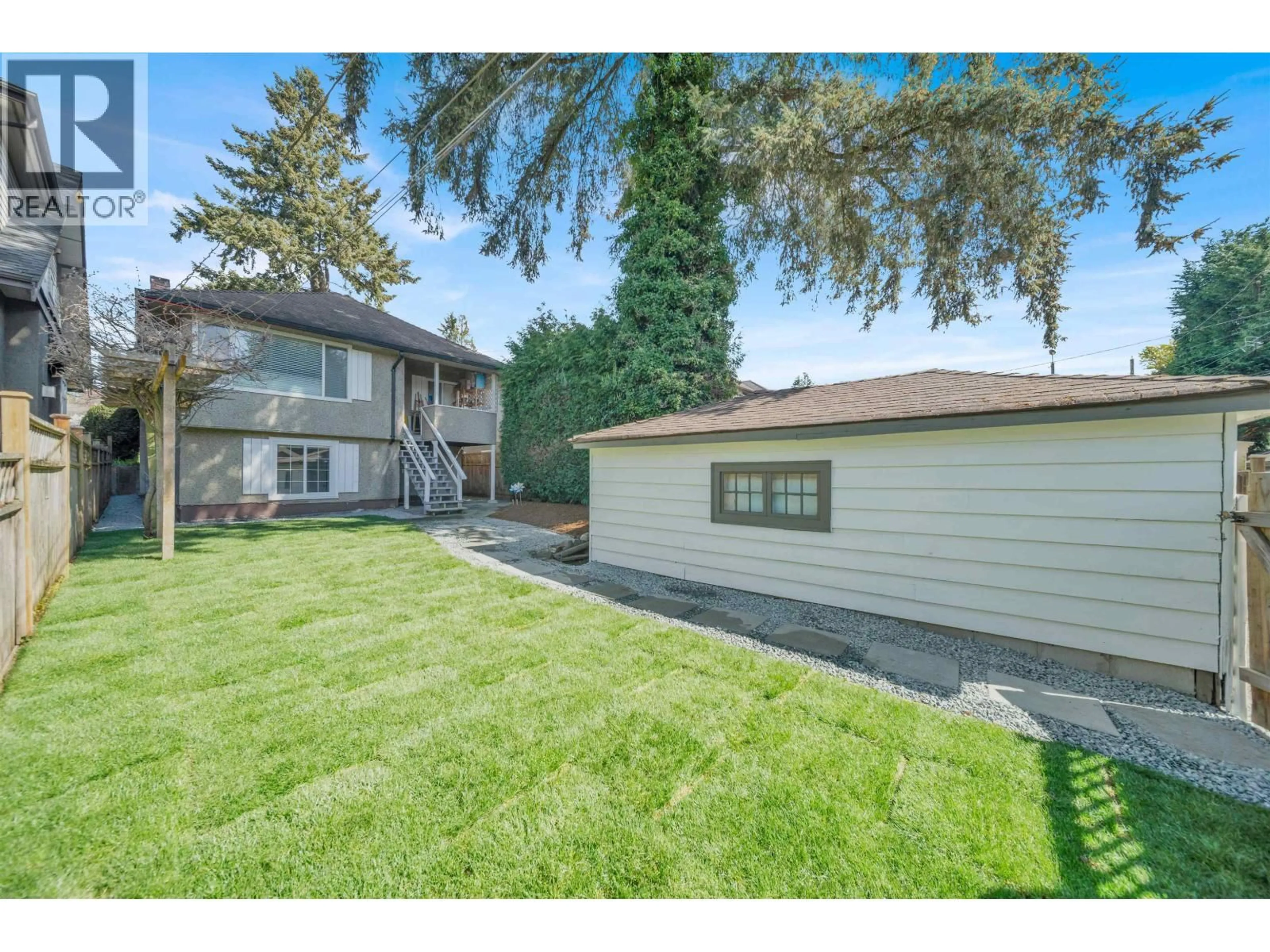 A pic from outside/outdoor area/front of a property/back of a property/a pic from drone, street for 4080 35TH AVENUE, Vancouver British Columbia V6N2P3