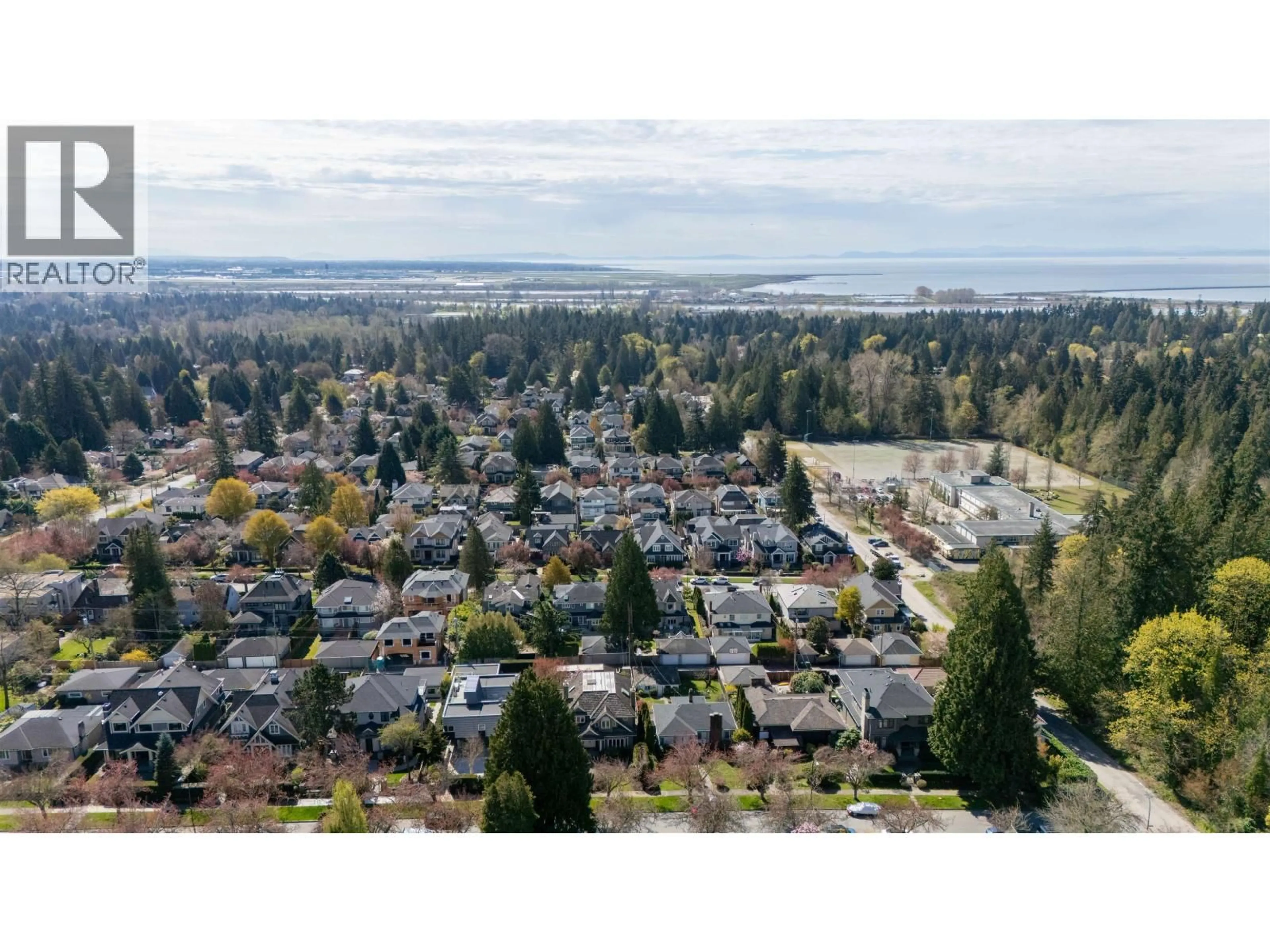 A pic from outside/outdoor area/front of a property/back of a property/a pic from drone, mountain view for 4080 35TH AVENUE, Vancouver British Columbia V6N2P3
