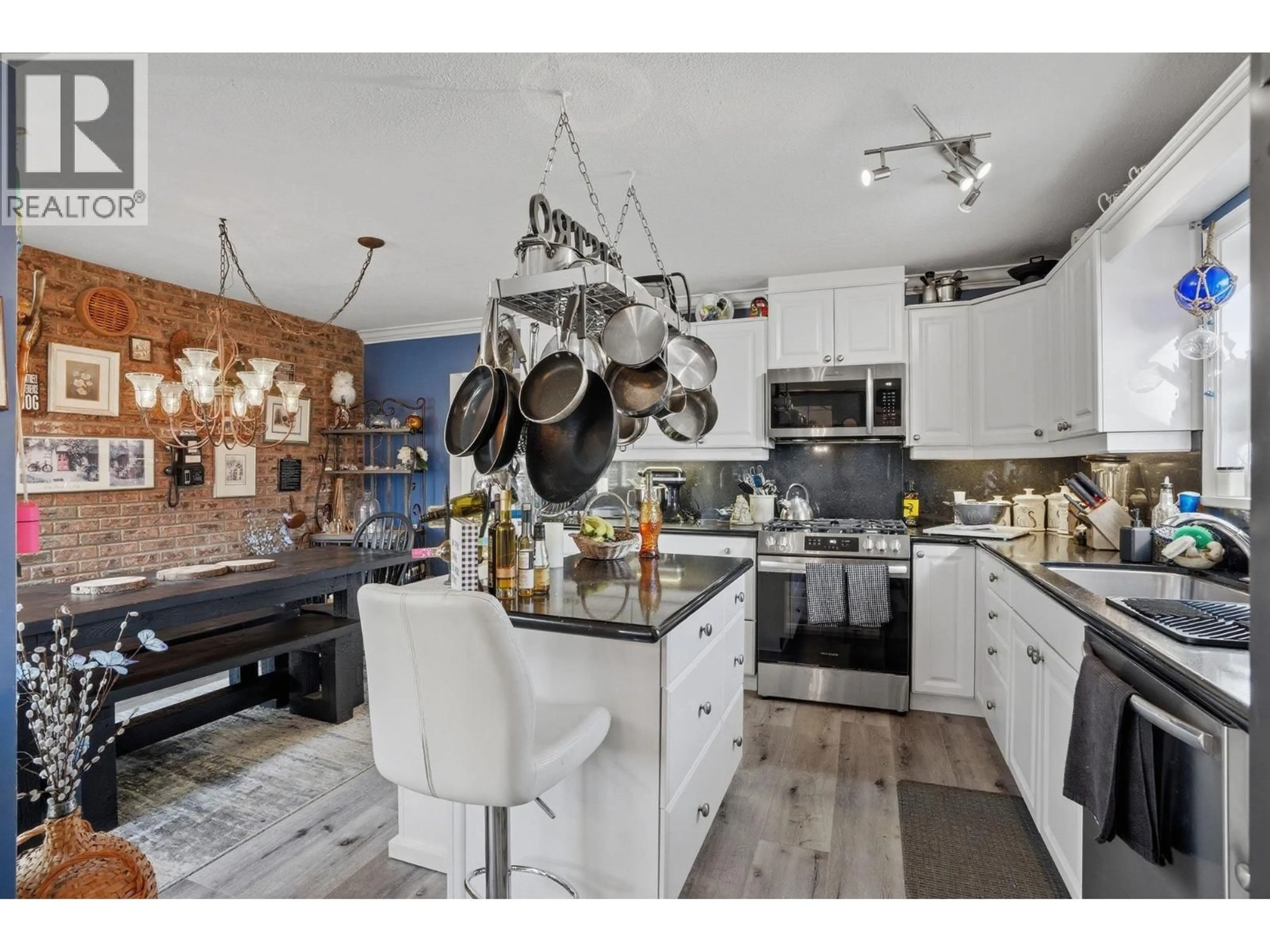 Open concept kitchen, ceramic/tile floor for 7217 MARY AVENUE, Burnaby British Columbia V5E3K6