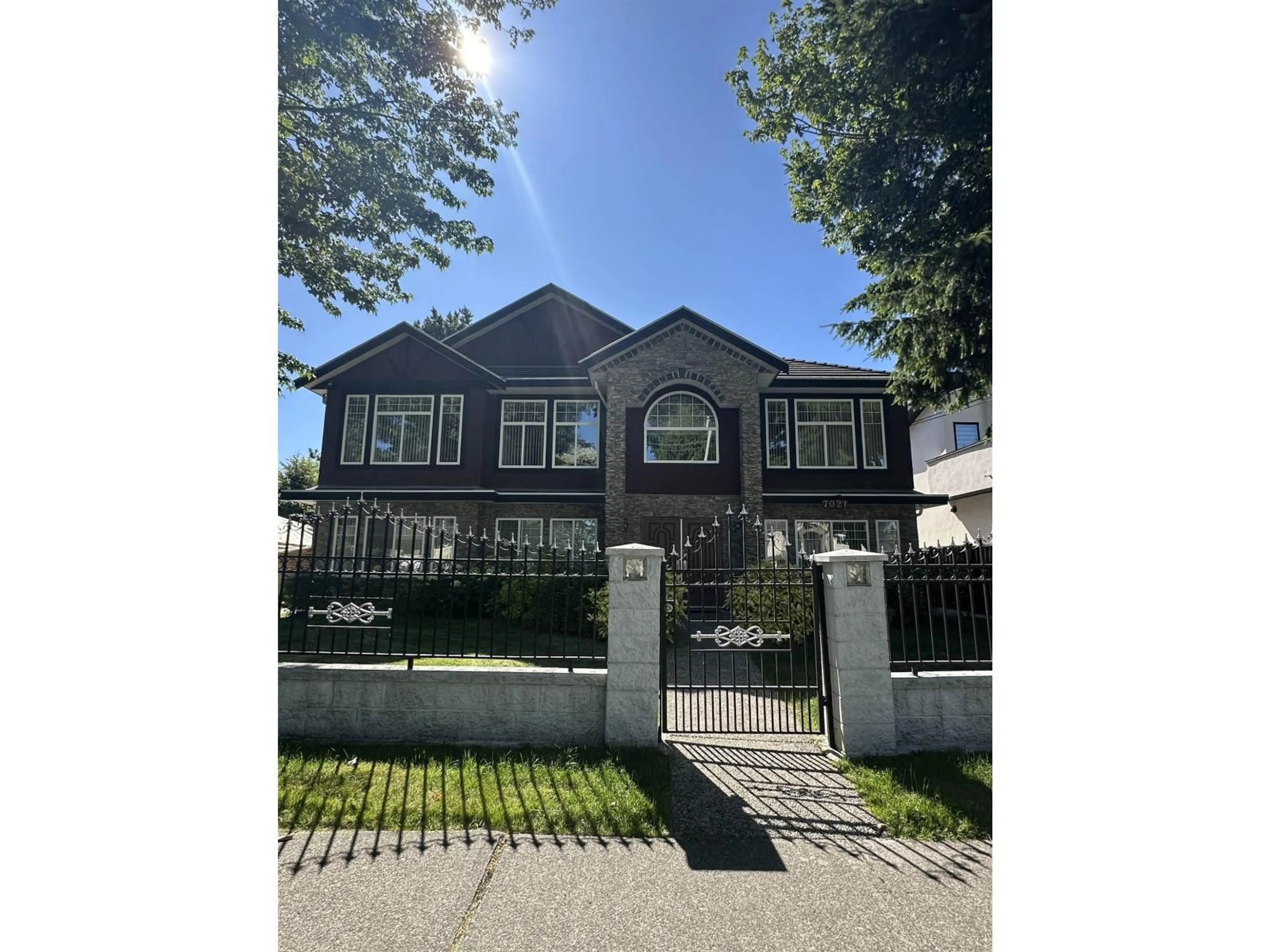 Unknown for 7021 132 STREET, Surrey British Columbia V3W6P1