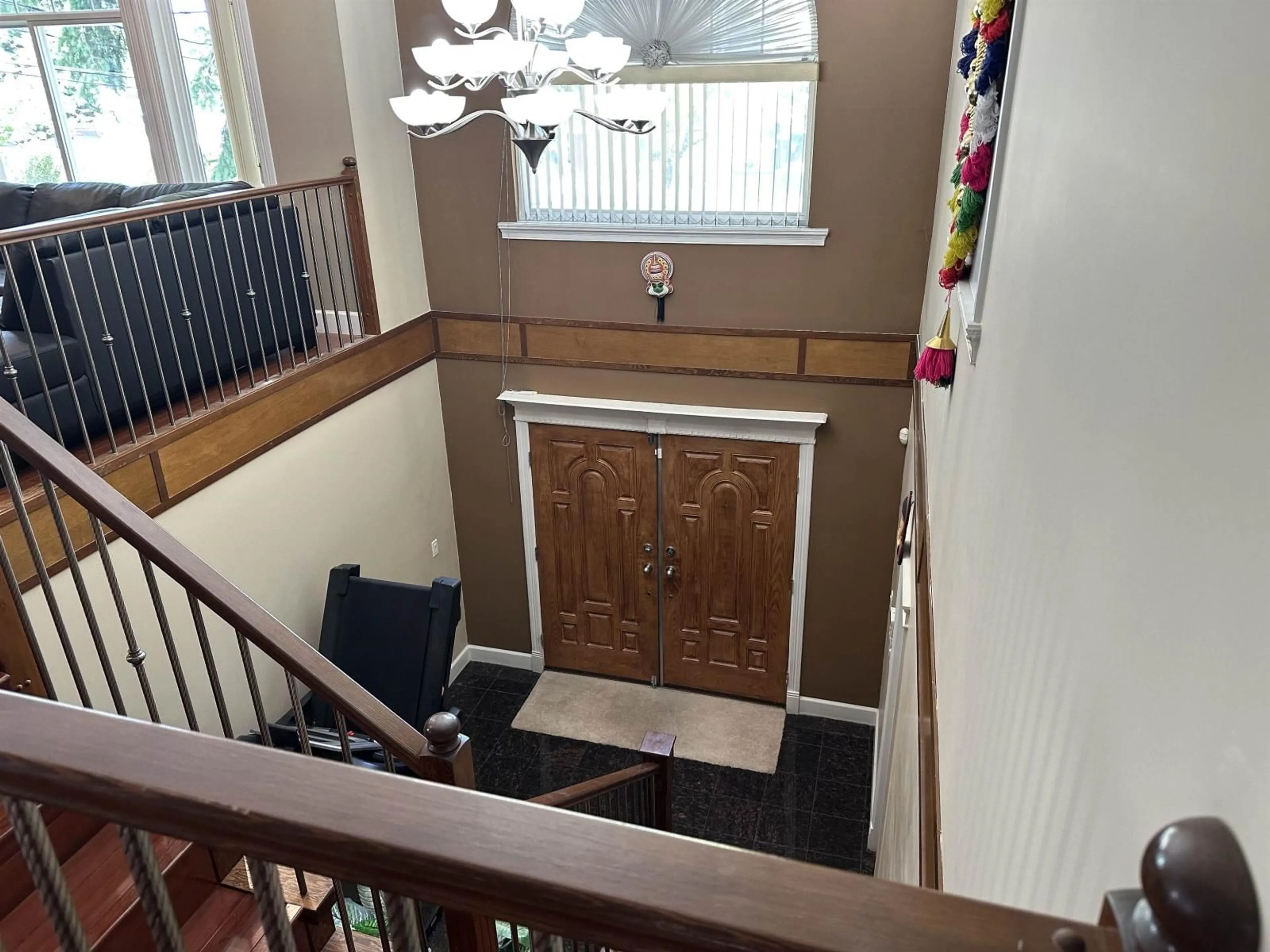 Indoor foyer for 7021 132 STREET, Surrey British Columbia V3W6P1