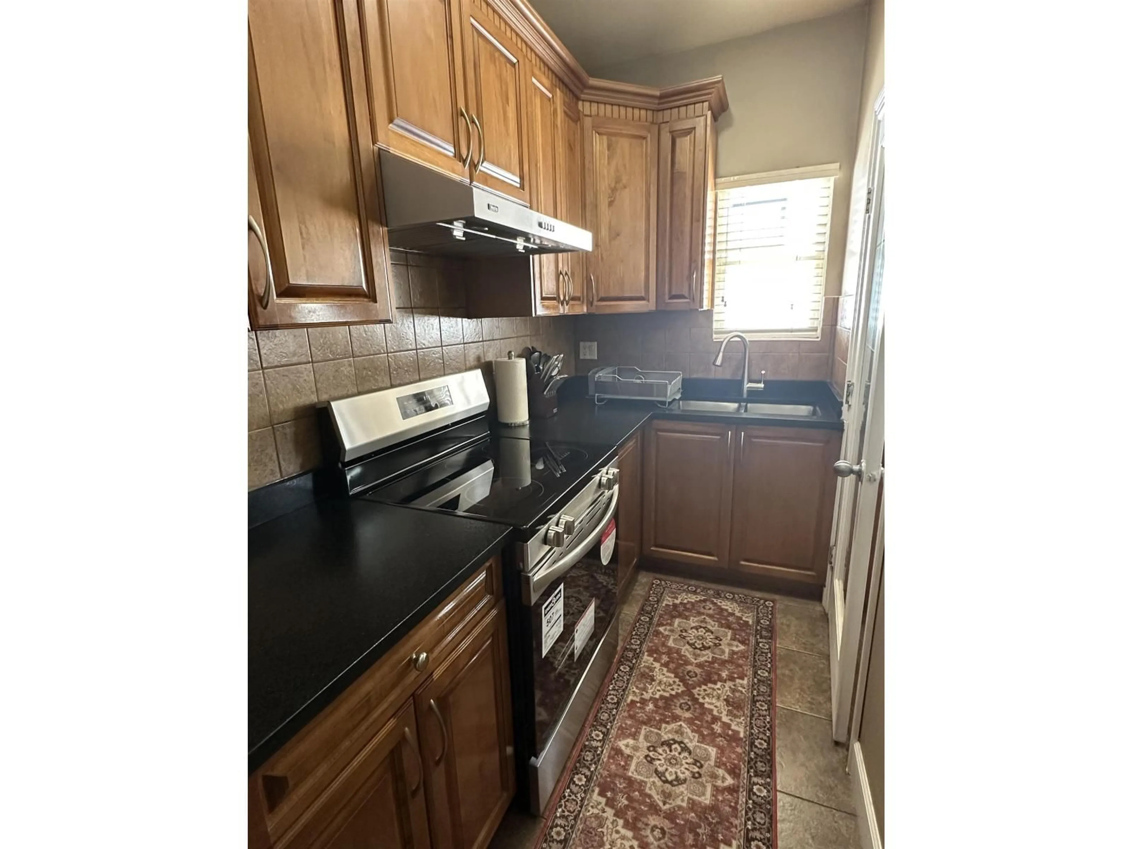 Standard kitchen, unknown for 7021 132 STREET, Surrey British Columbia V3W6P1