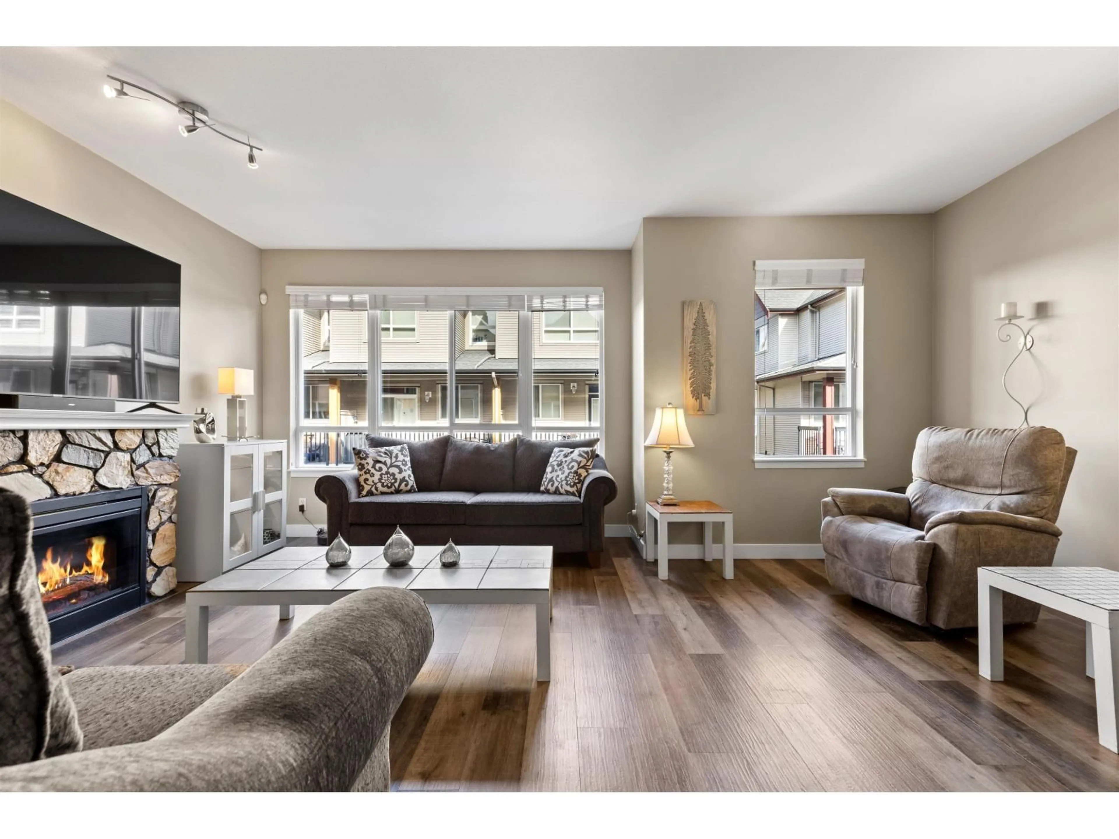 Living room with furniture, unknown for 12 - 16772 61 AVENUE, Surrey British Columbia V3S4P2