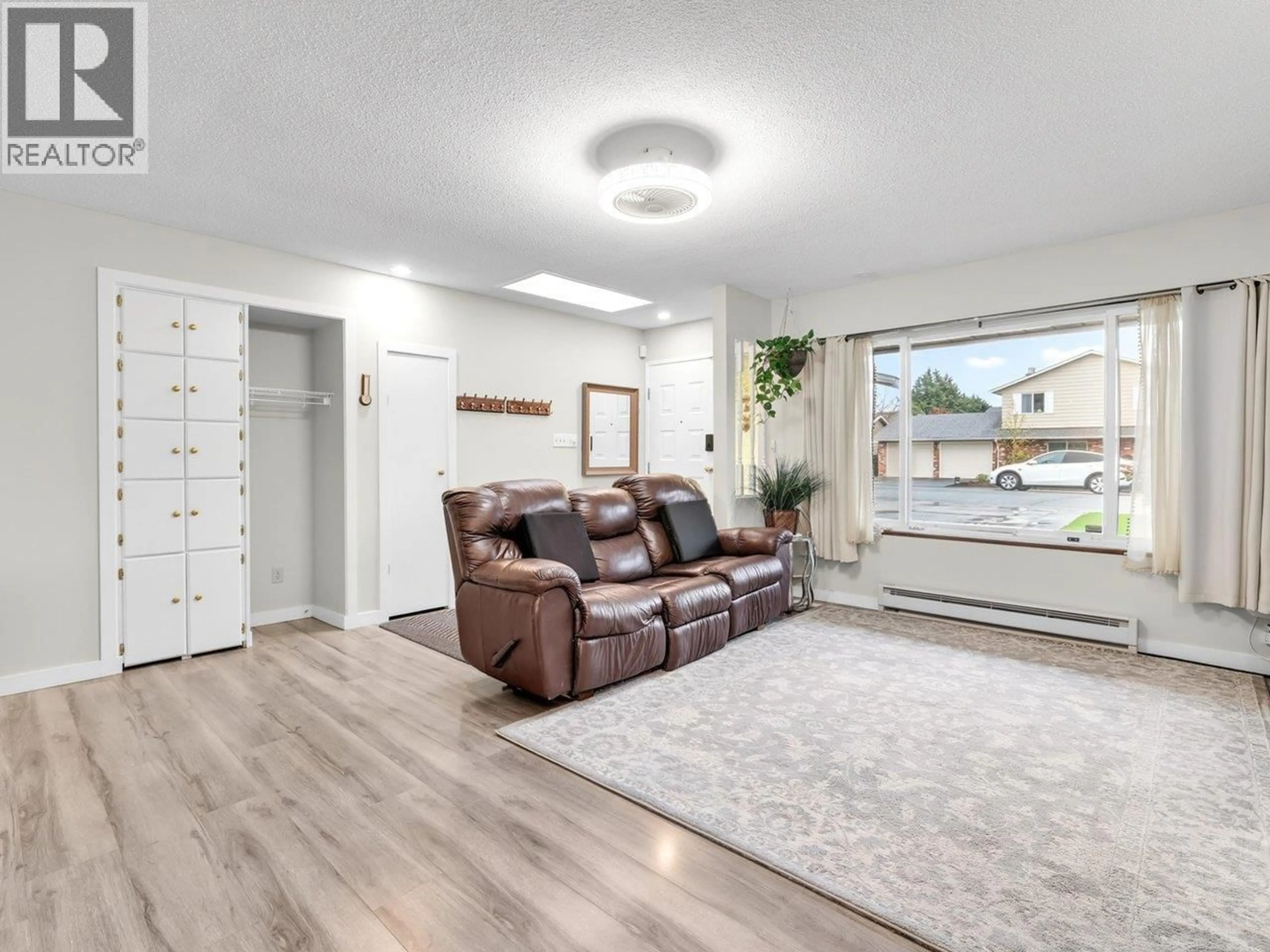 Living room with furniture, wood/laminate floor for 4651 56 STREET, Ladner British Columbia V4K3X4