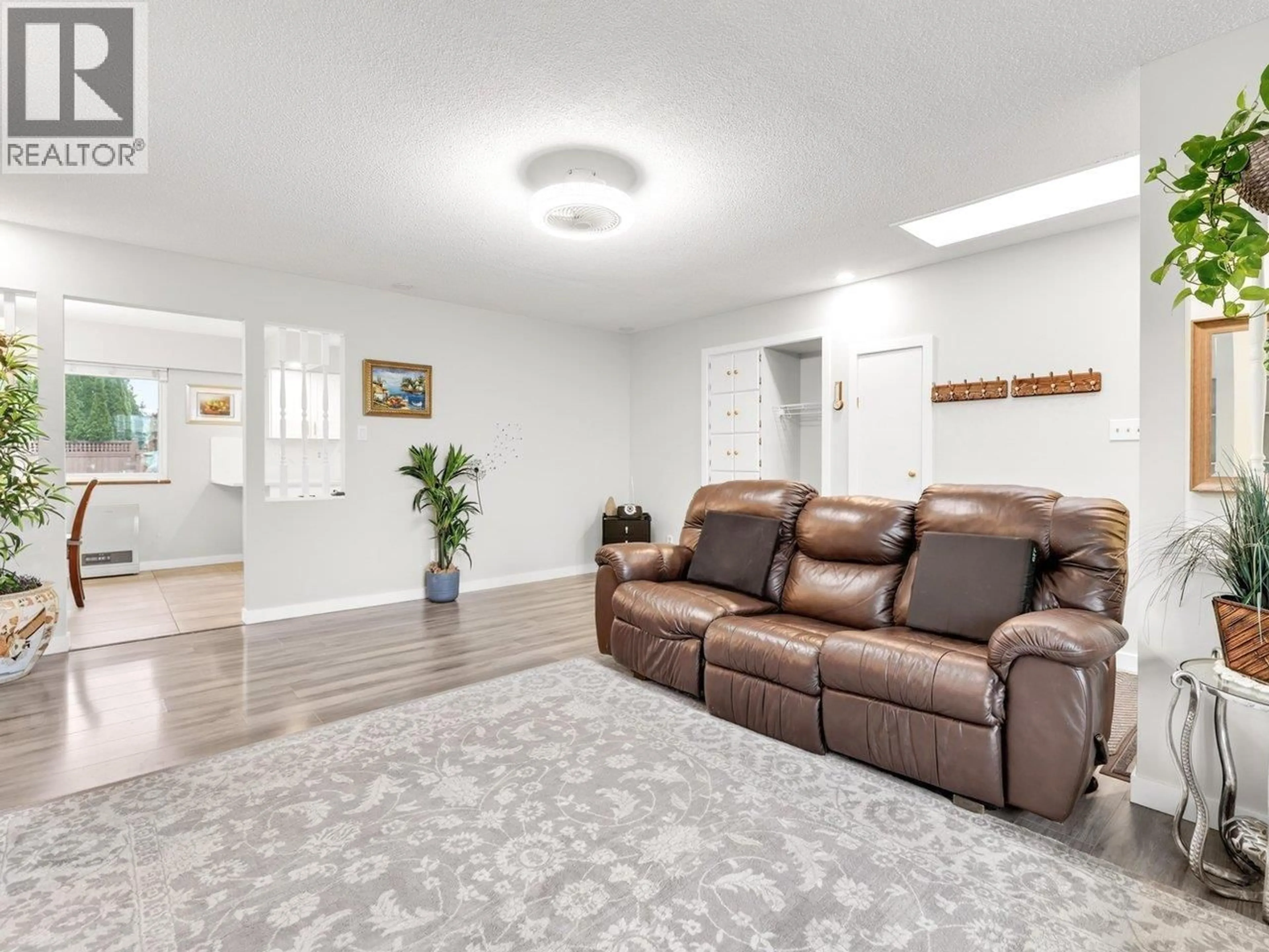Living room with furniture, unknown for 4651 56 STREET, Ladner British Columbia V4K3X4
