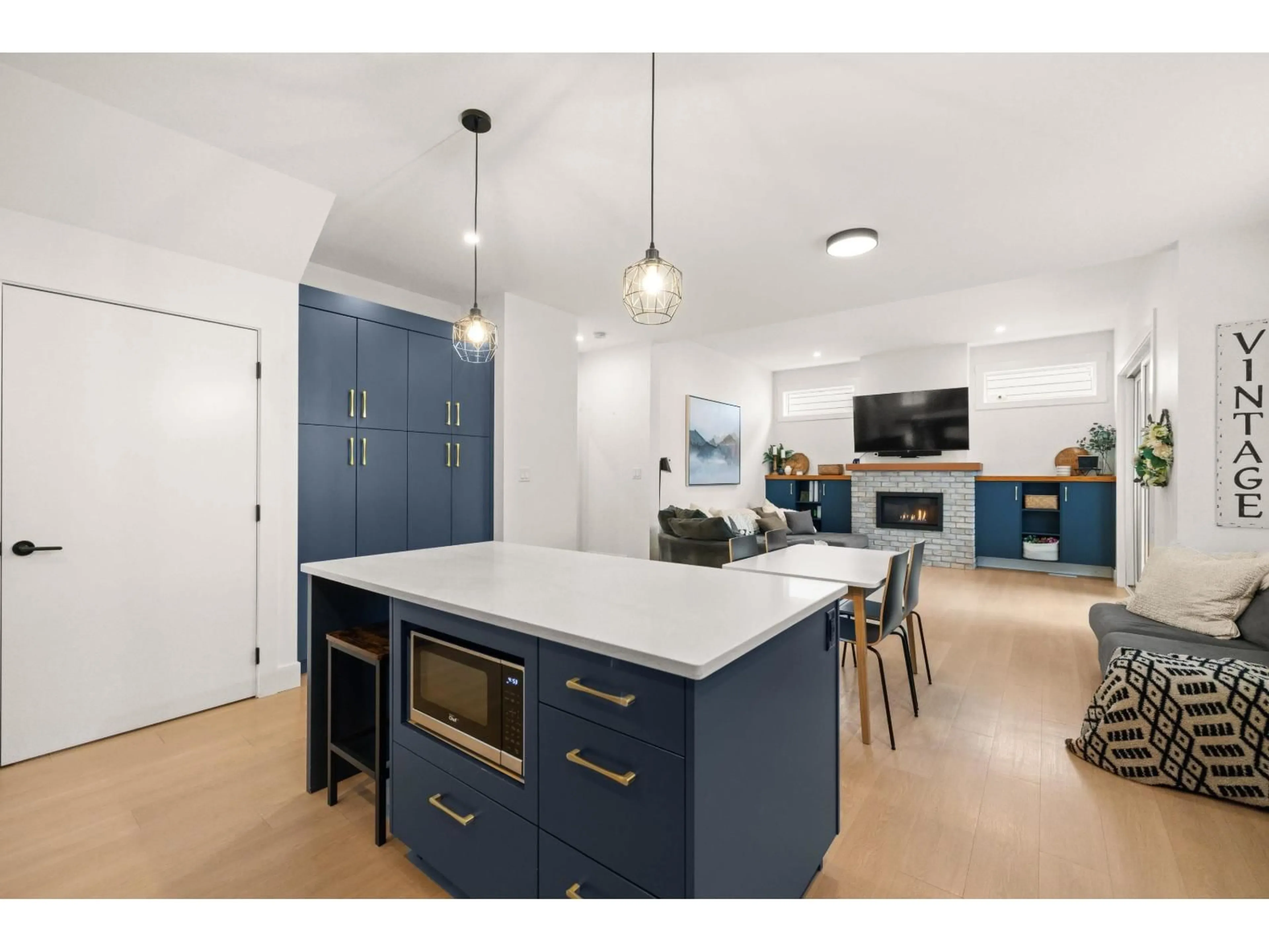 Open concept kitchen, unknown for 1864 AGASSIZ AVENUE, Agassiz British Columbia V0M1A3