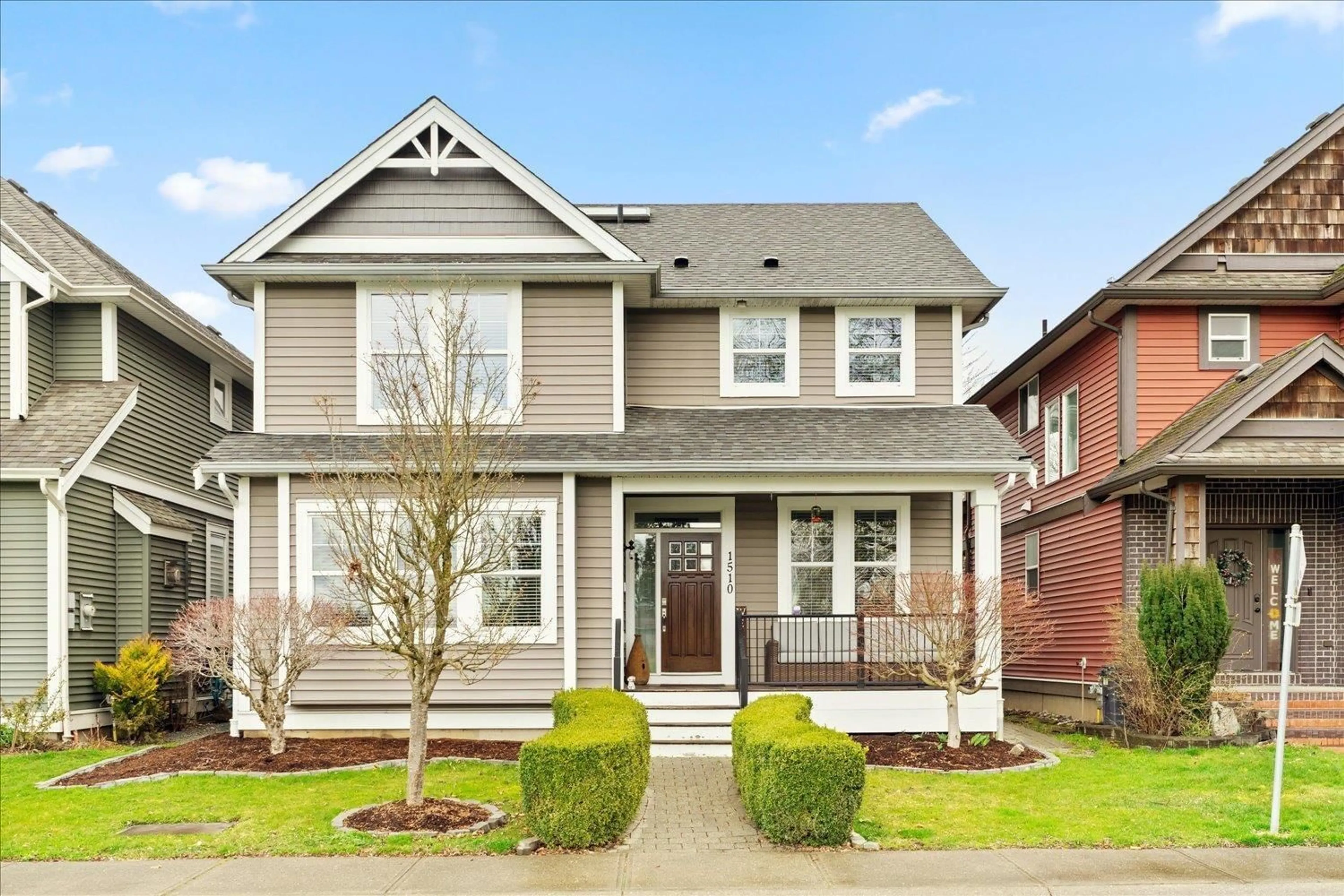 Home with vinyl exterior material, street for 1510 MACKAY CRESCENT, Agassiz British Columbia V0M1A3