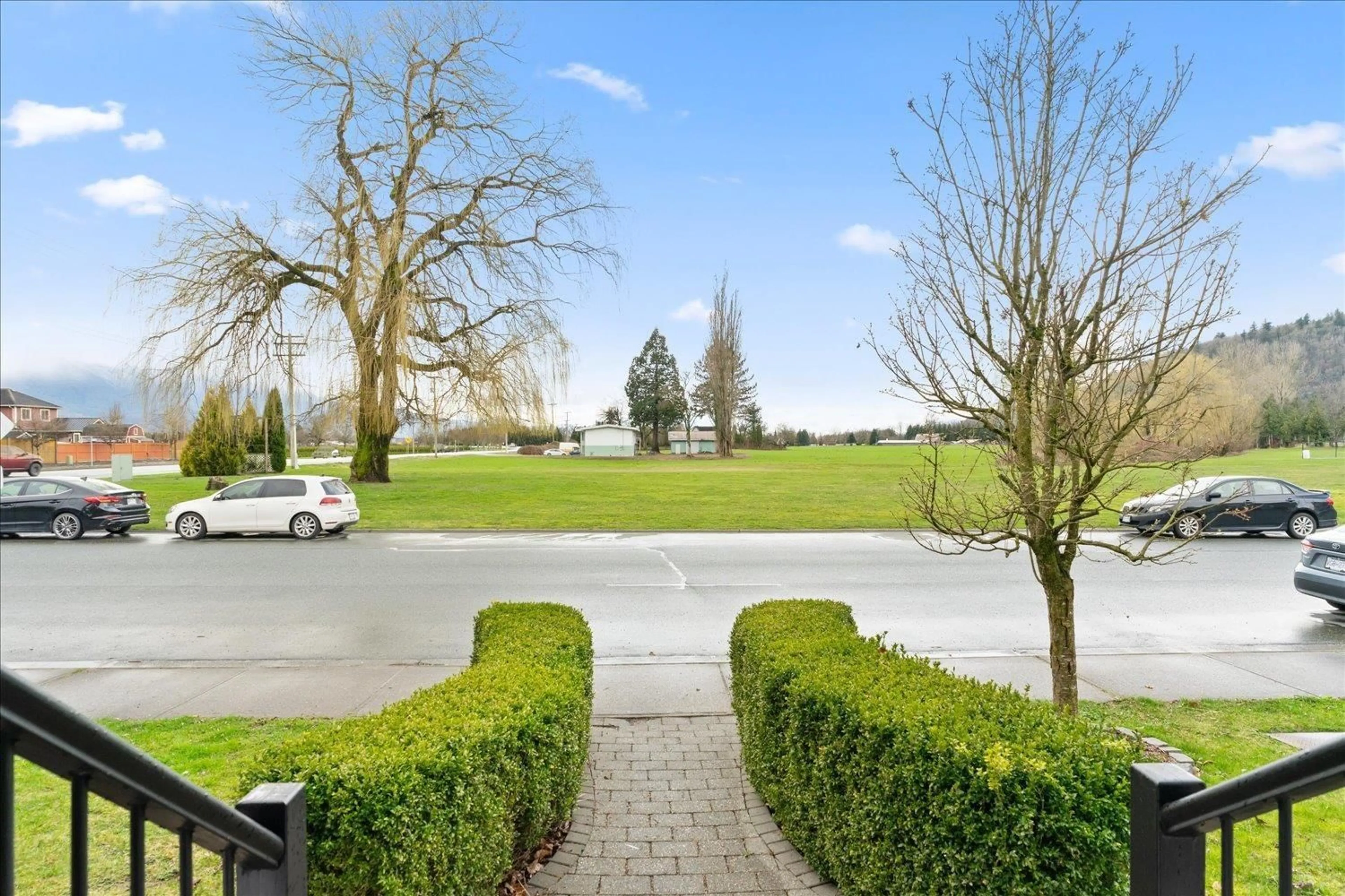 A pic from outside/outdoor area/front of a property/back of a property/a pic from drone, street for 1510 MACKAY CRESCENT, Agassiz British Columbia V0M1A3