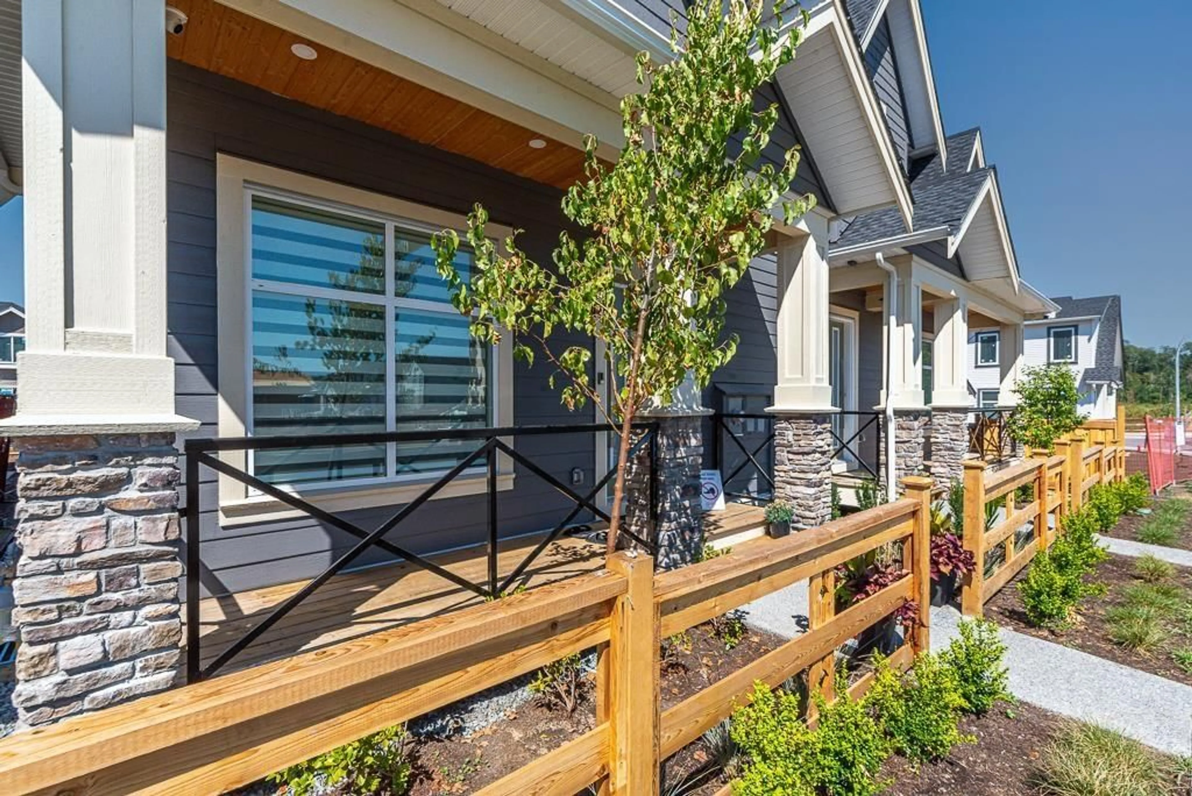 Patio, street for 19643 74 AVENUE, Langley British Columbia V2Y3G6