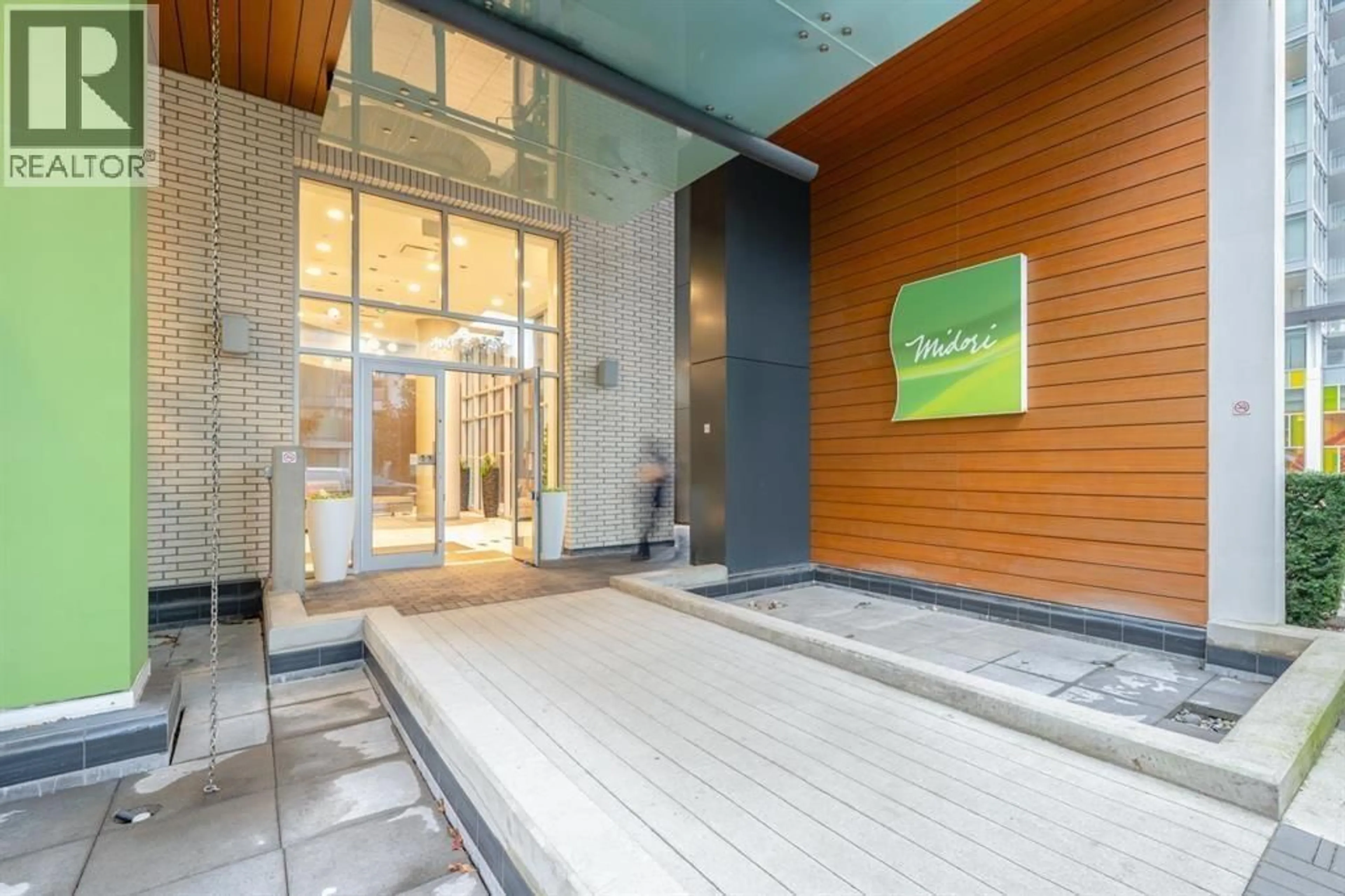 Indoor foyer for 2007 - 6638 DUNBLANE AVENUE, Burnaby British Columbia V5H0G8