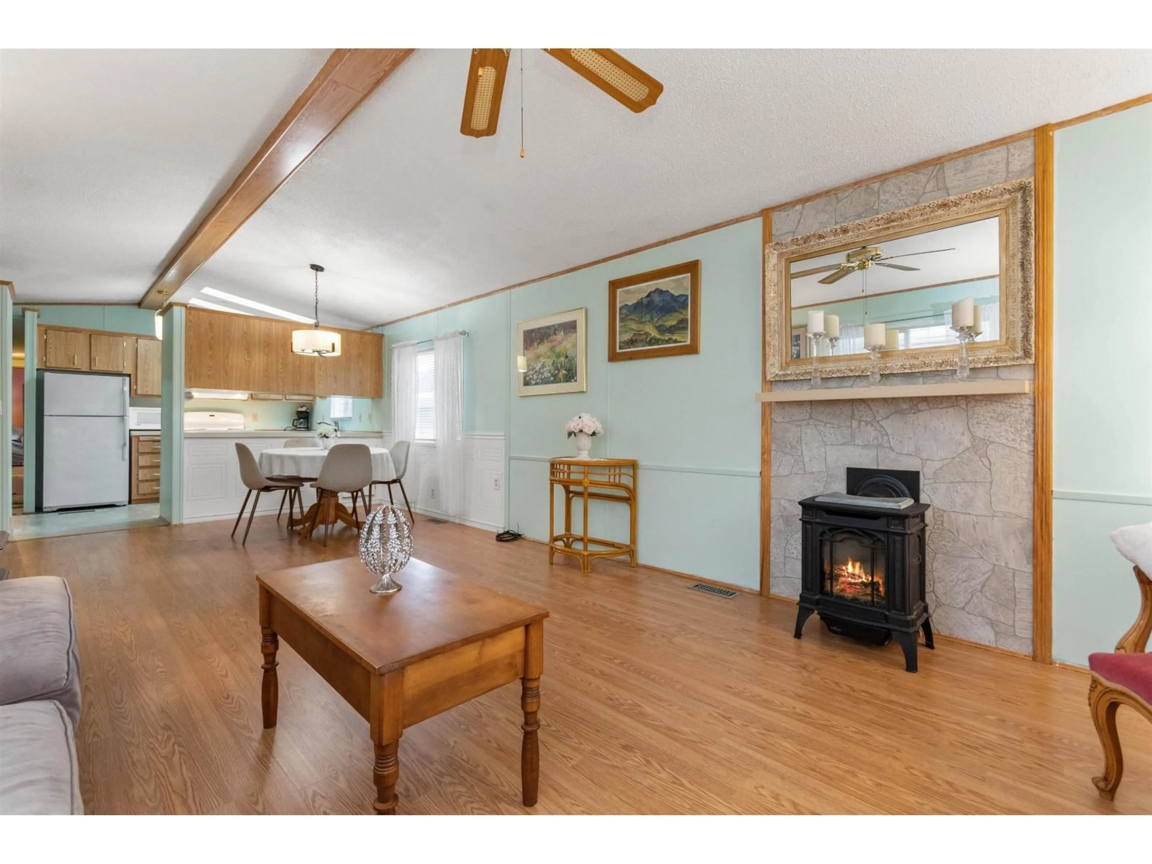 Dining room, wood/laminate floor for 81 - 6035 VEDDER ROAD, Chilliwack British Columbia V2R1E5