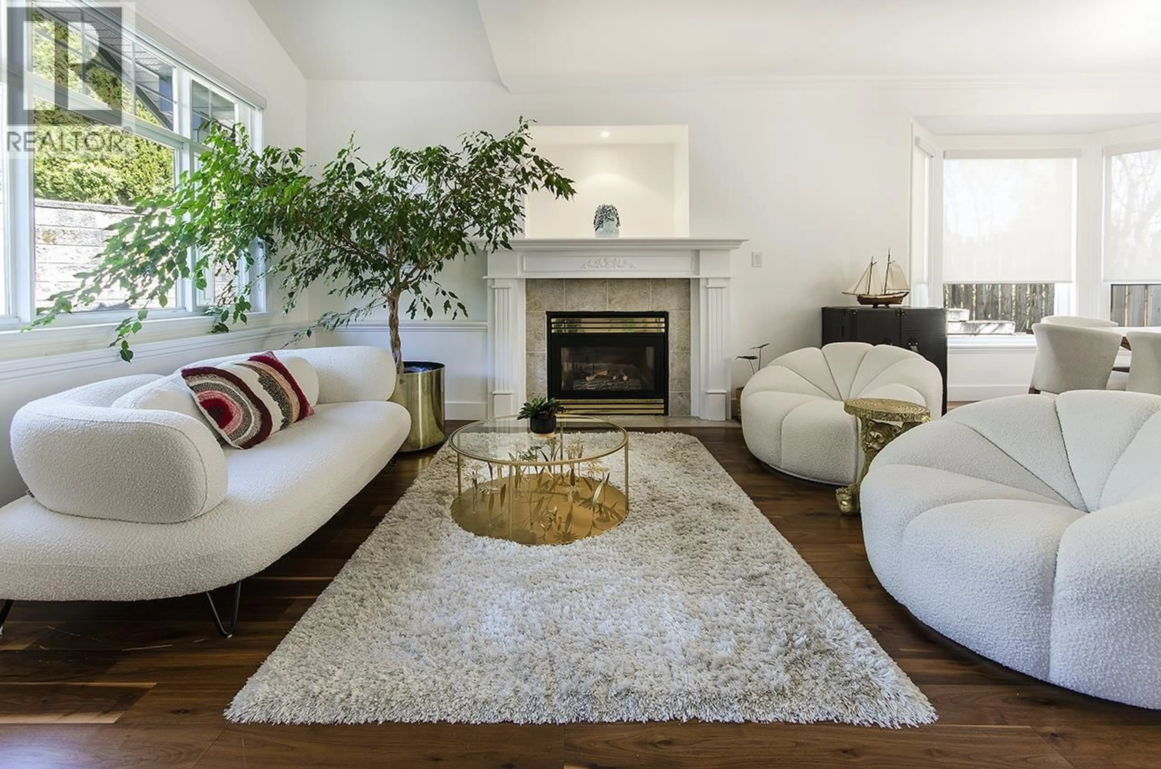 Living room with furniture, carpet floor for 1075 ADDERLEY STREET, North Vancouver British Columbia V7L1T4
