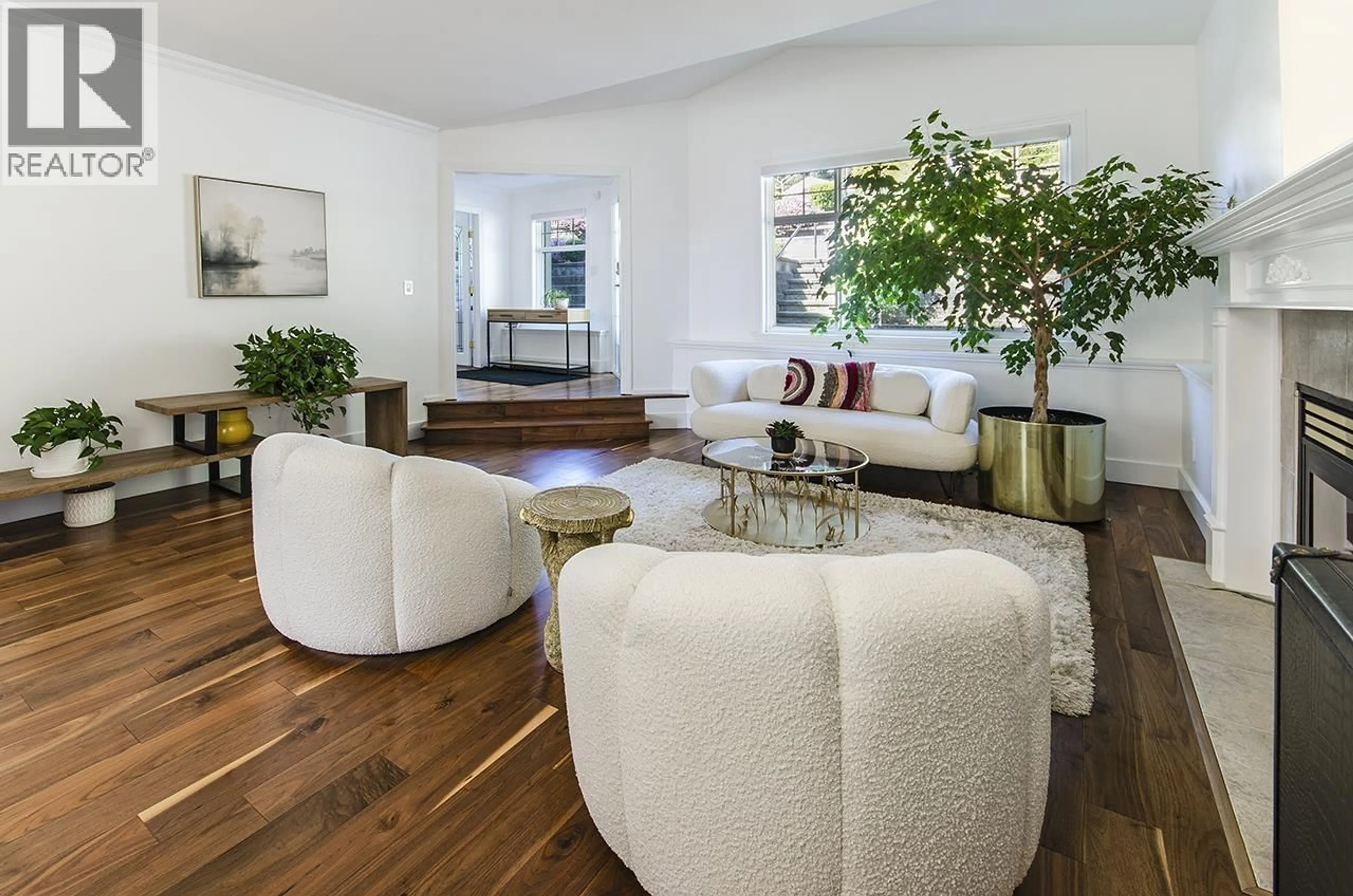 Living room with furniture, unknown for 1075 ADDERLEY STREET, North Vancouver British Columbia V7L1T4