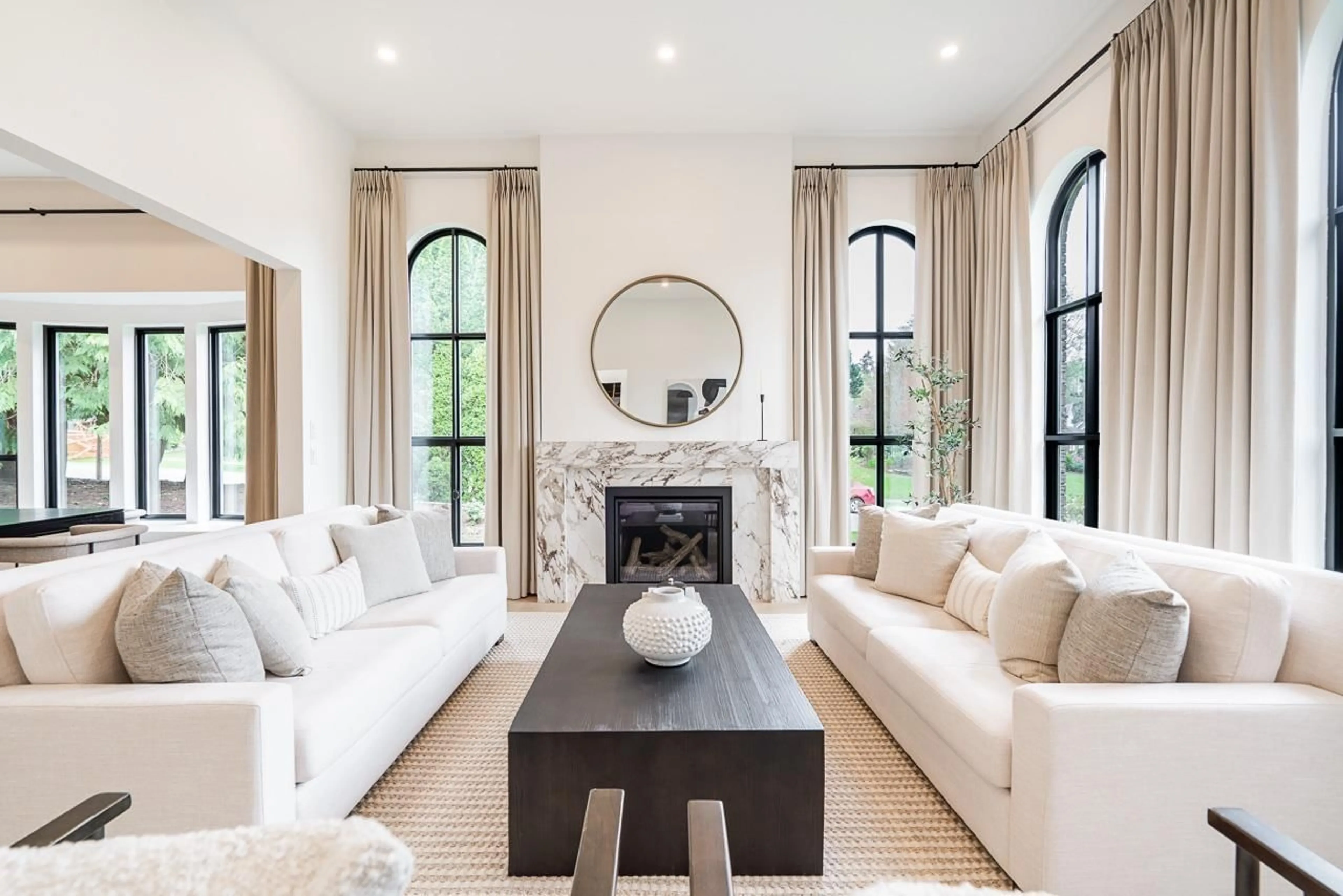 Living room with furniture, unknown for 2318 CHANTRELL PARK DRIVE, Surrey British Columbia V4A9W8