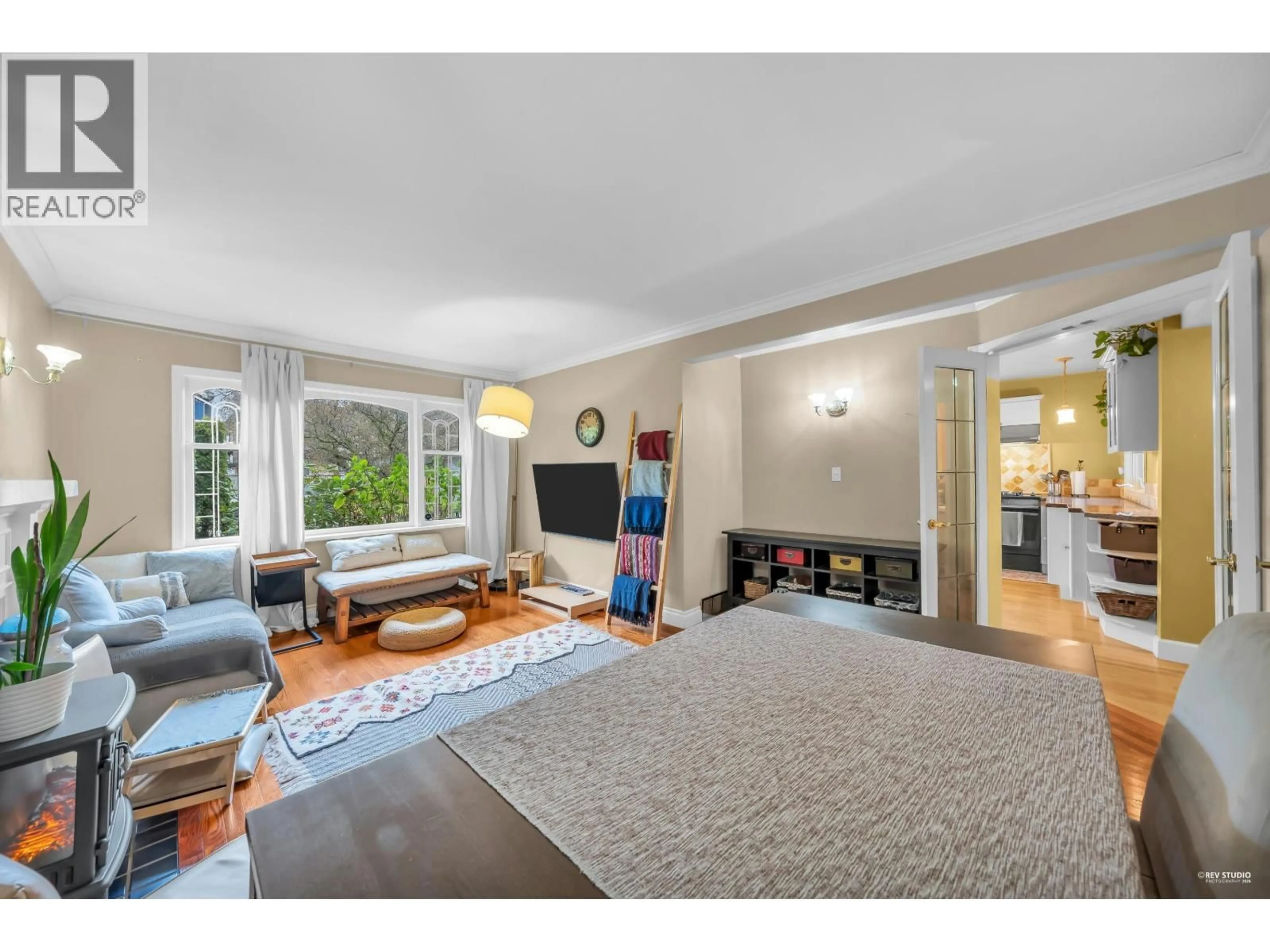 Living room with furniture, unknown for 378 59TH AVENUE, Vancouver British Columbia V5X1X9