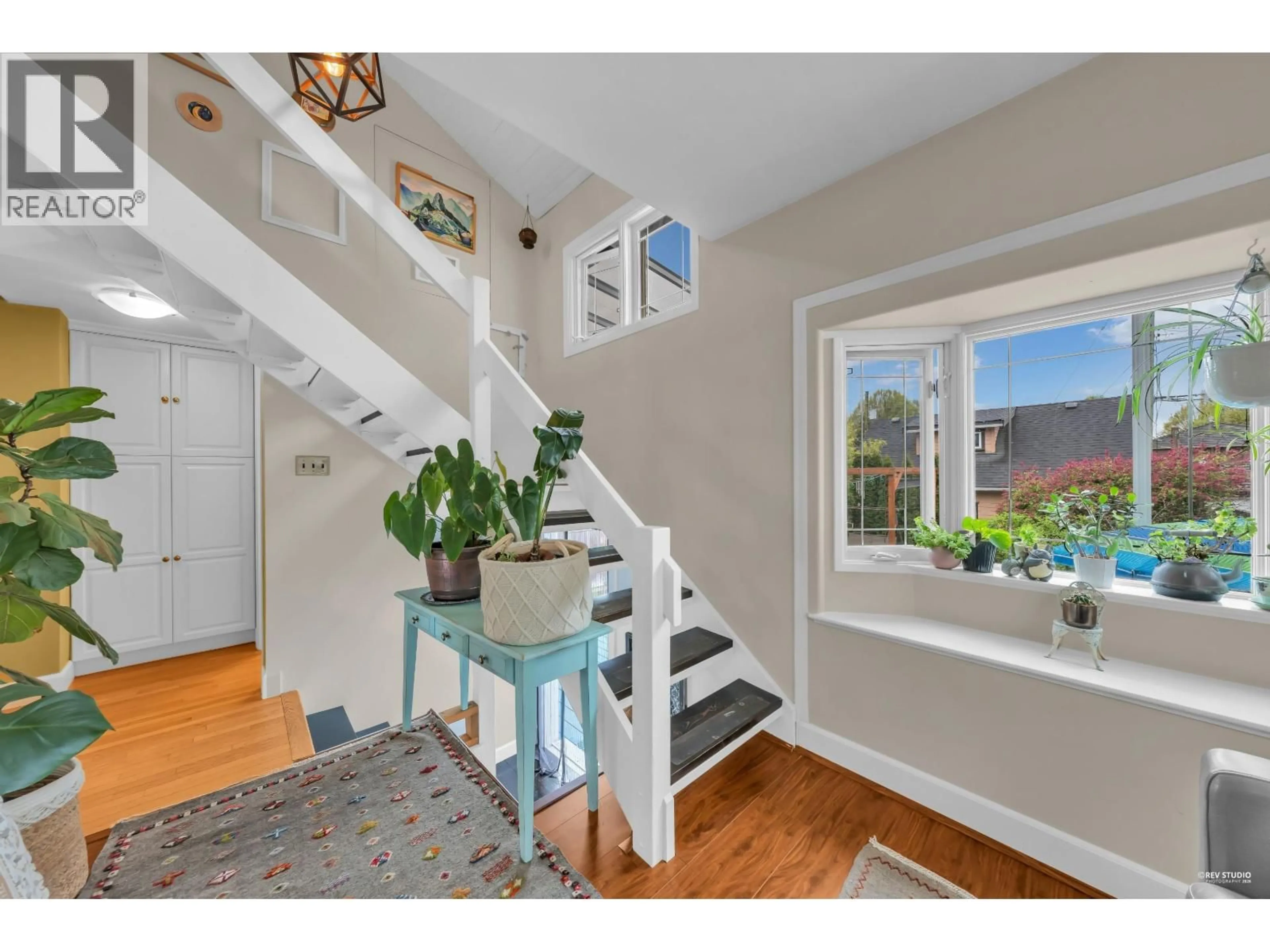 Indoor entryway for 378 59TH AVENUE, Vancouver British Columbia V5X1X9