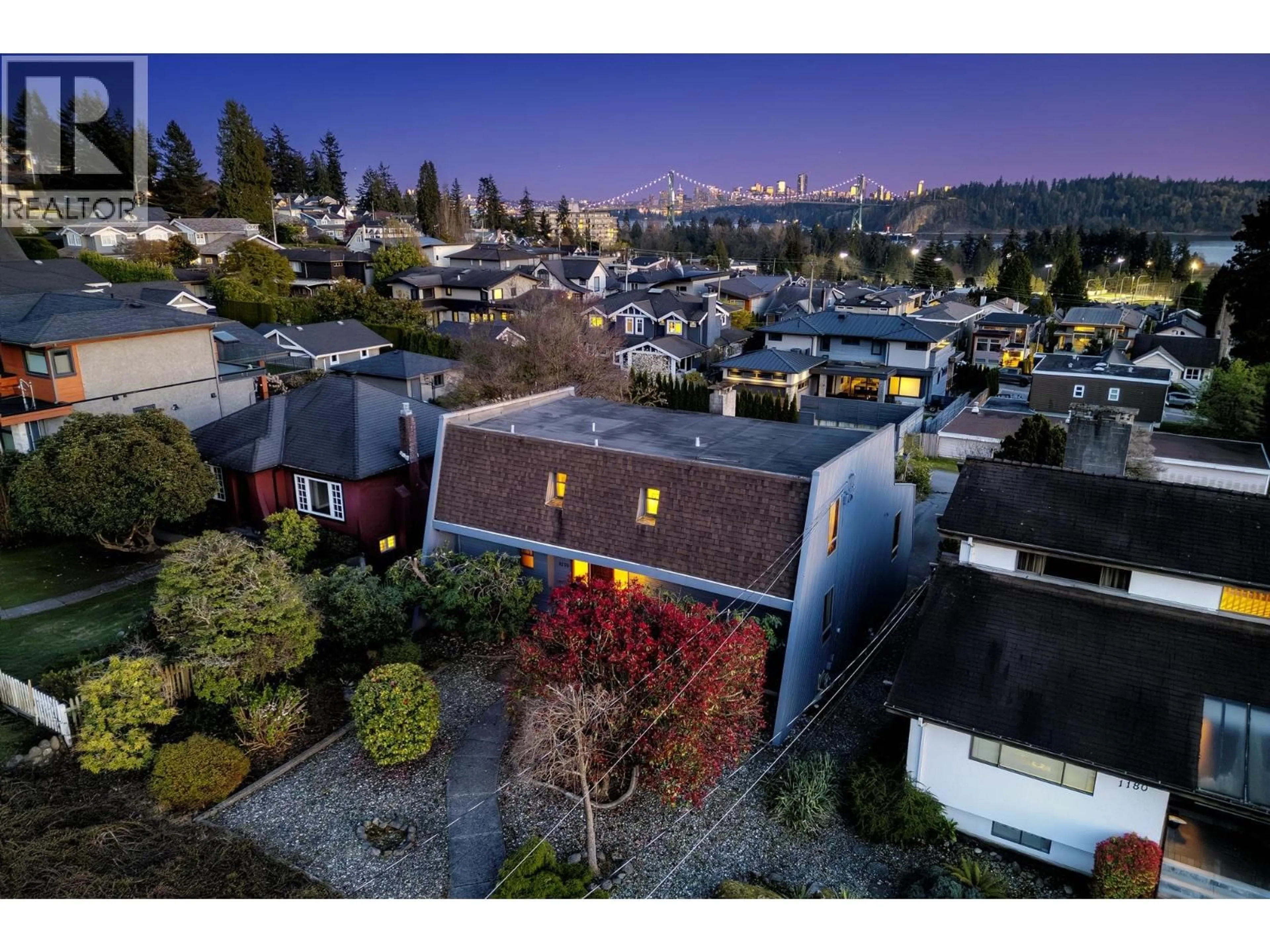 A pic from outside/outdoor area/front of a property/back of a property/a pic from drone, unknown for 1170 FULTON AVENUE, West Vancouver British Columbia V7T1N5