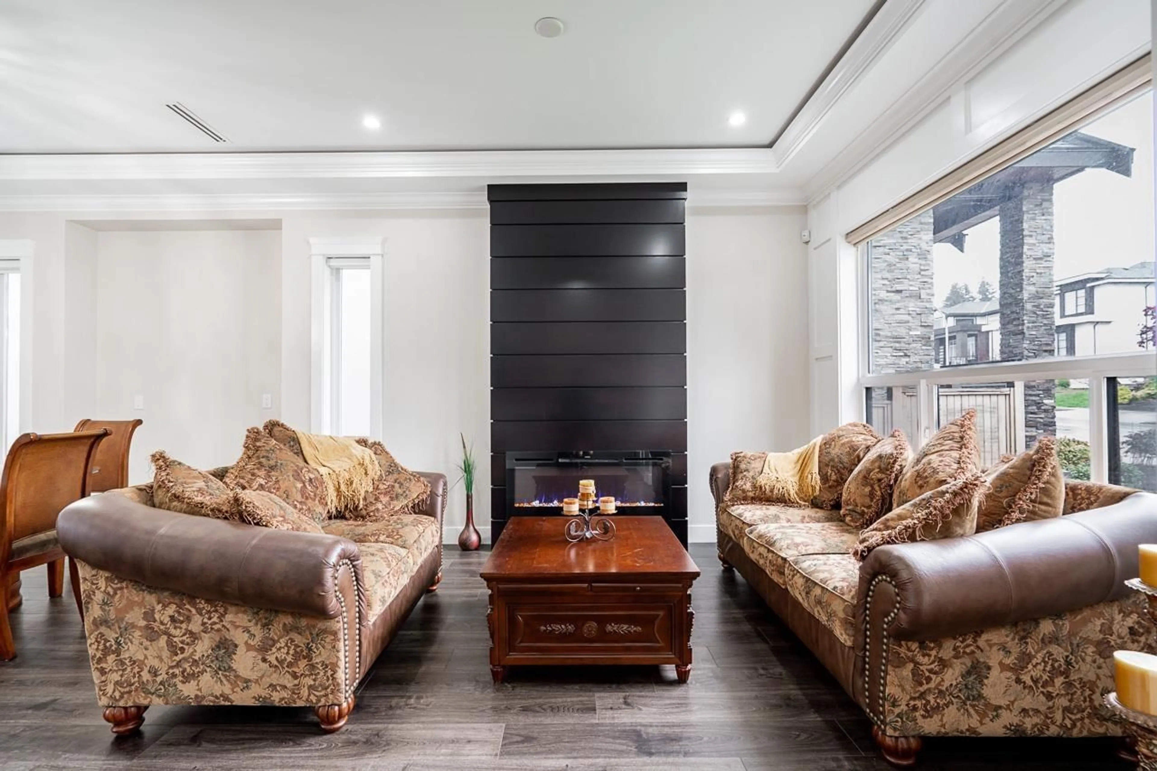 Living room with furniture, unknown for 7719 155 STREET, Surrey British Columbia V3S1C2