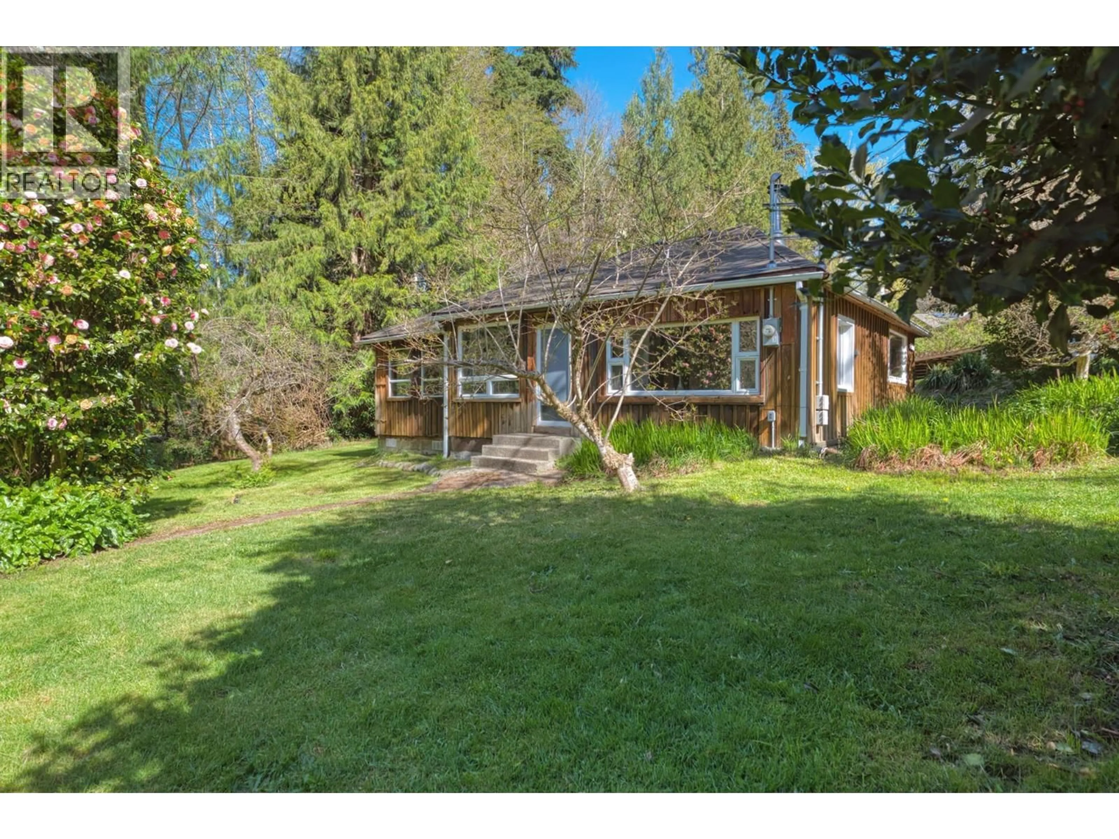 A pic from outside/outdoor area/front of a property/back of a property/a pic from drone, unknown for 8200 REDROOFFS ROAD, Halfmoon Bay British Columbia V7Z1E2