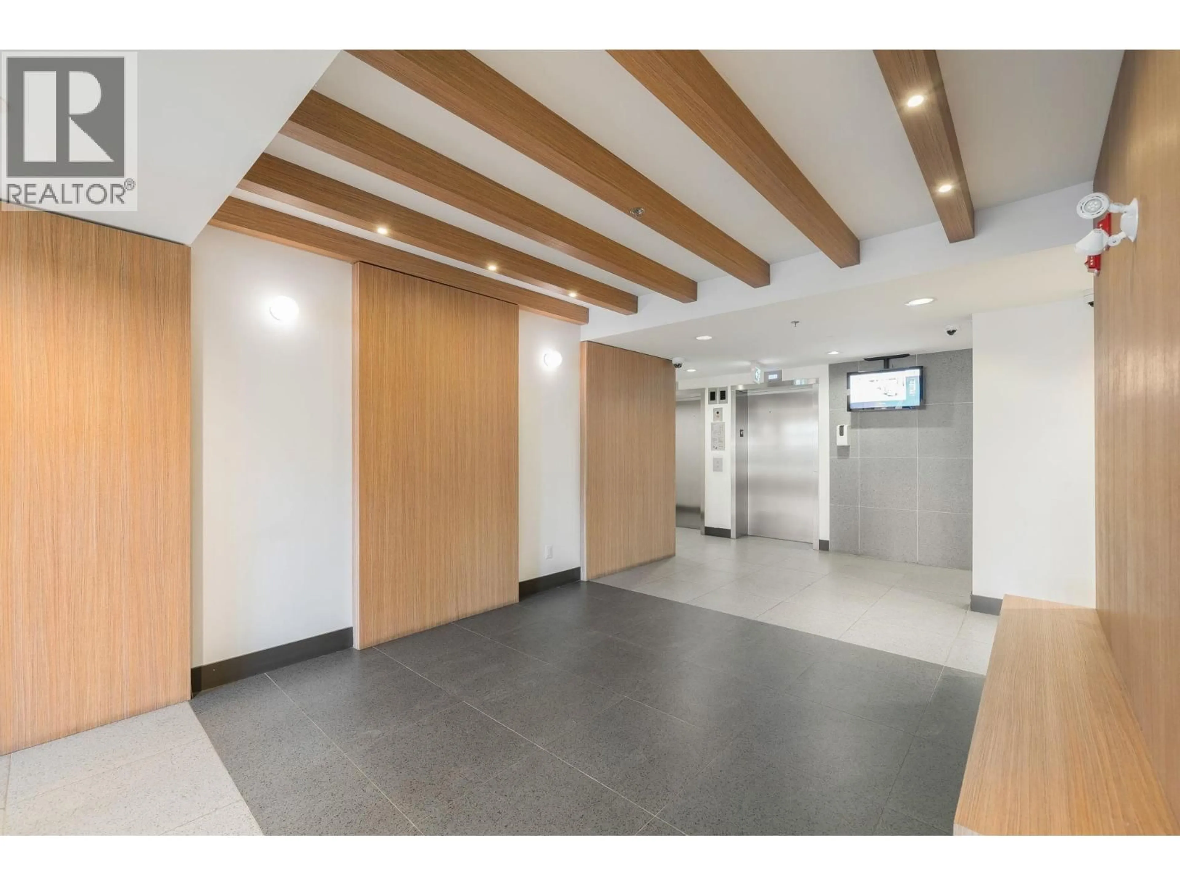 Indoor foyer for 504 - 516 FOSTER AVENUE, Coquitlam British Columbia V3J0H8