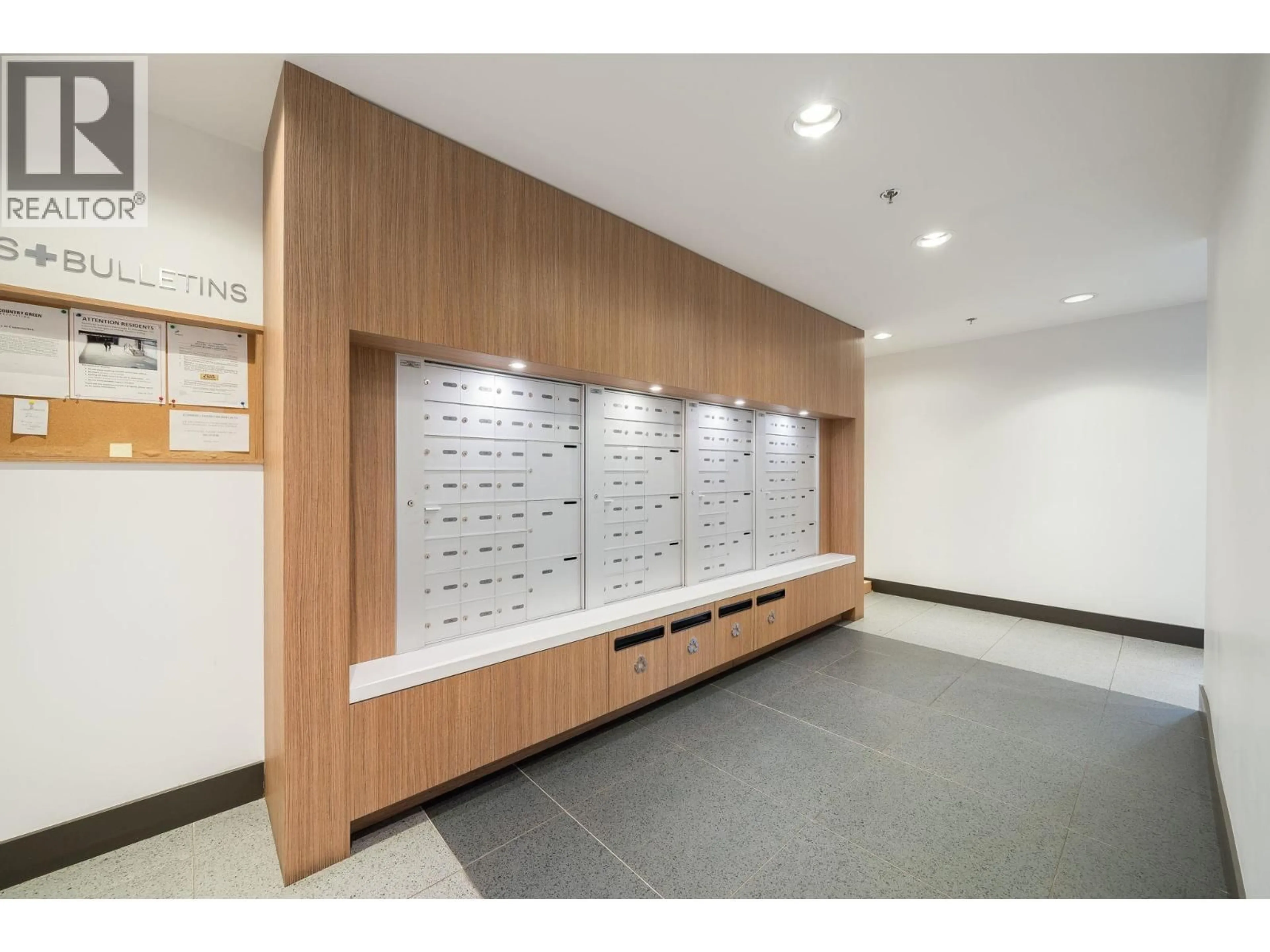 Indoor foyer for 504 - 516 FOSTER AVENUE, Coquitlam British Columbia V3J0H8