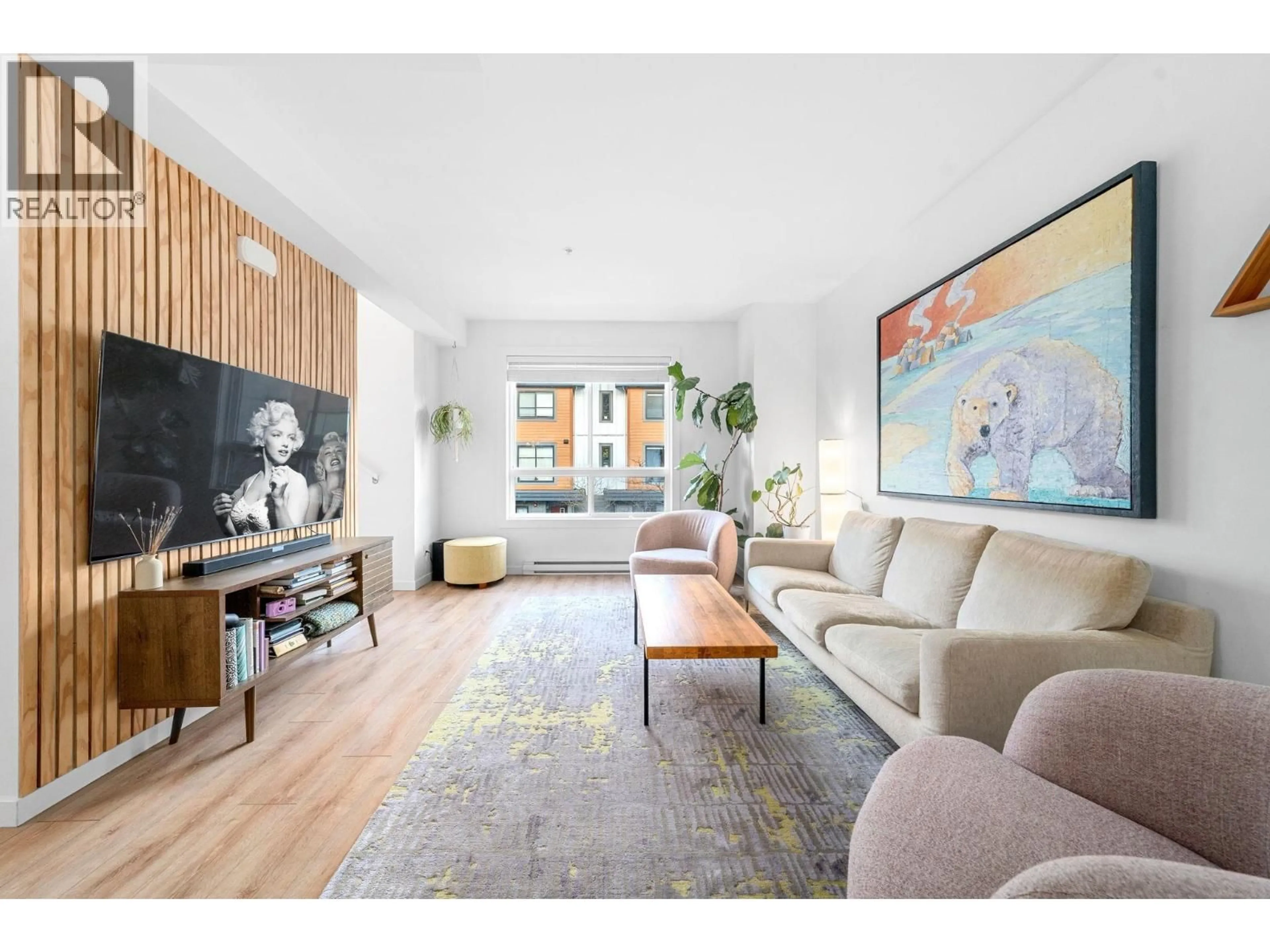 Living room with furniture, wood/laminate floor for 20 - 39769 GOVERNMENT ROAD, Squamish British Columbia V8B0Z1